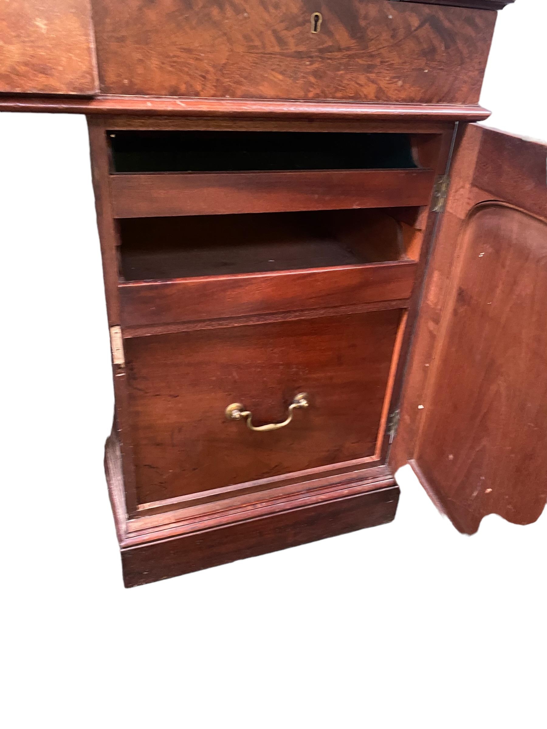 A good William IV mahogany sideboard with three drawers to the top, on pedestal supports opening - Image 3 of 5