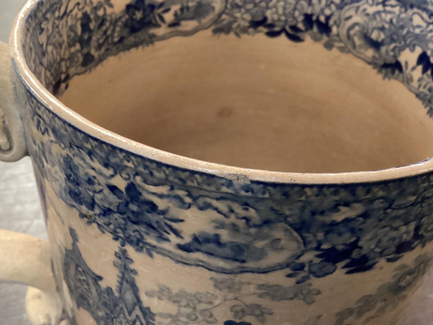 A large collection of blue and white cider mugs, late 18th century to early 20th century, various - Image 10 of 17