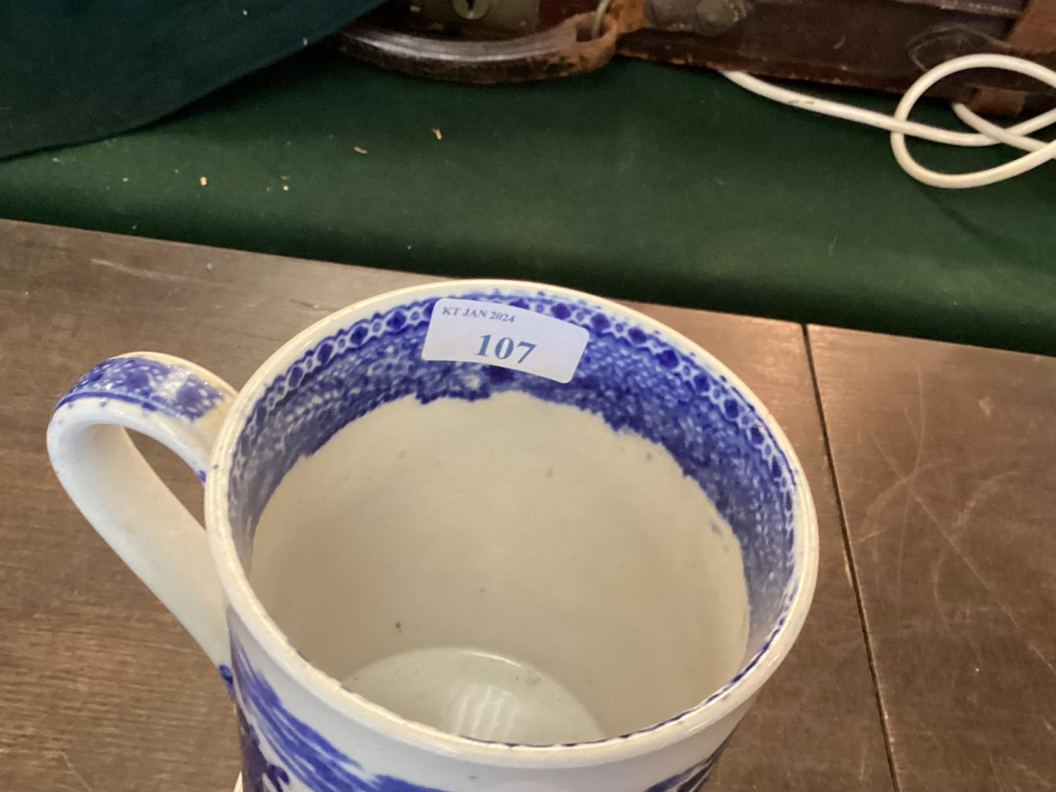 A large collection of blue and white cider mugs, late 18th century to early 20th century, various - Image 11 of 17