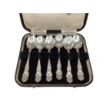 Set of six cased sterling silver silver tea spoons by Walter Tricket Sheffield 1909.