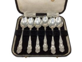 Set of six cased sterling silver silver tea spoons by Walter Tricket Sheffield 1909.