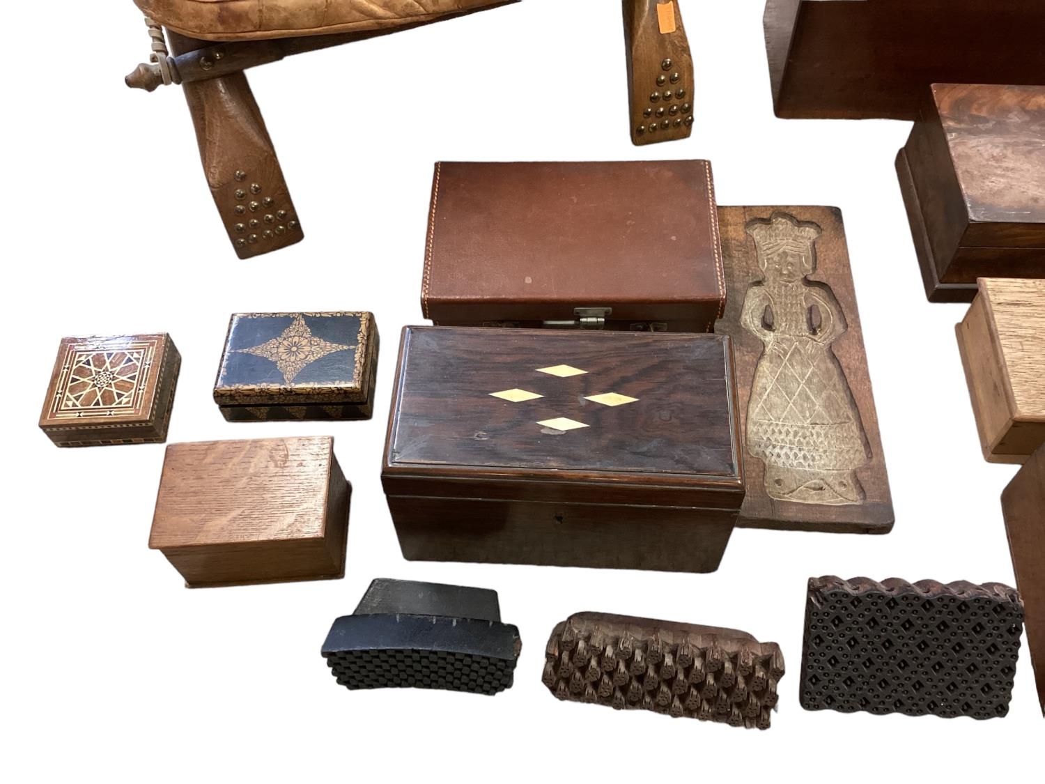 Collection of various wooden boxes, printing blocks, playing cards, and biscuit mould, camel - Image 5 of 7