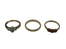 Three 9ct gold gem set rings, 2.7grams