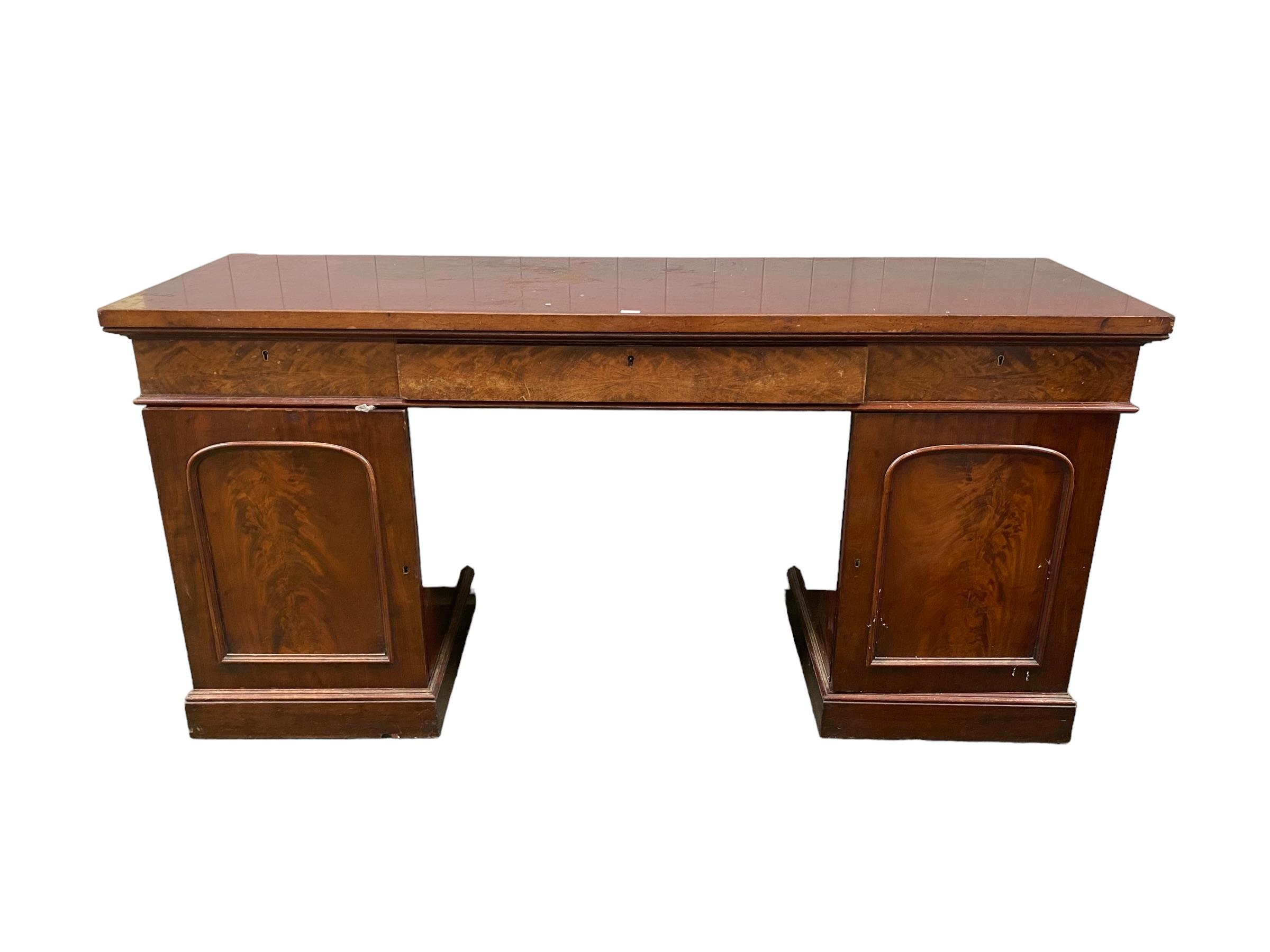 A good William IV mahogany sideboard with three drawers to the top, on pedestal supports opening - Image 2 of 5