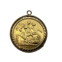 An Edward VII gold sovereign 1907 in an unmarked yellow metal bezel mount. 9.00g.