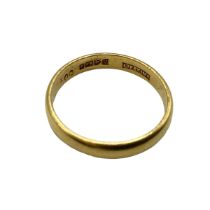 A 22ct gold wedding band. Size M 3.00g
