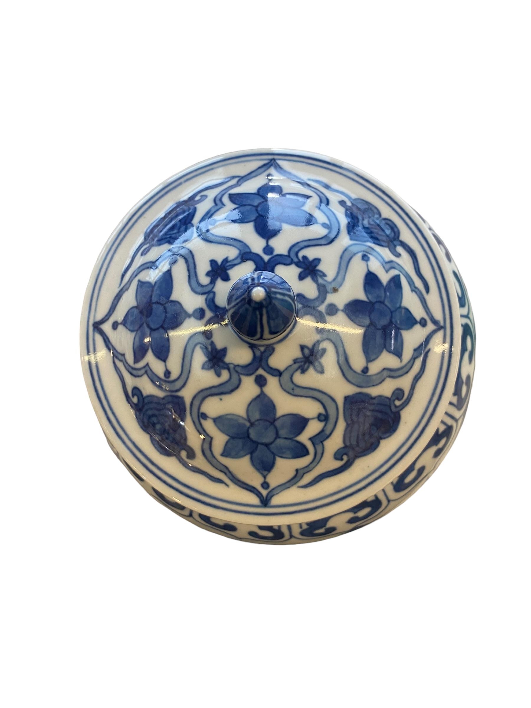 Chinese blue and white ginger jar, 6 character qing mark in under glazed blue to base in double blue - Image 4 of 4