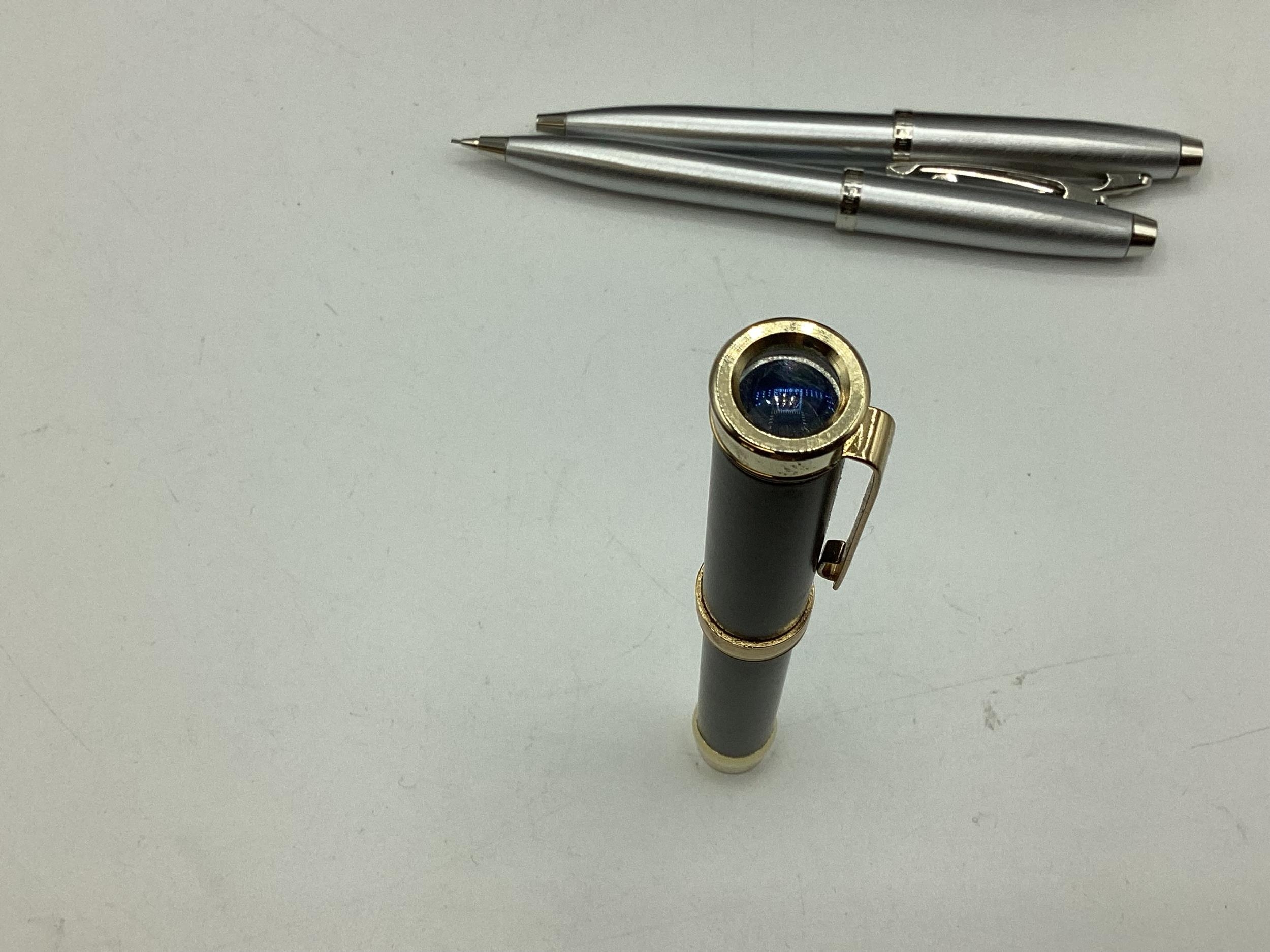 A cased pair of Sheaffer pen set and unusual pen shaped magnifying glass - Image 2 of 4