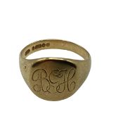 A 9ct gold gentleman's signet ring. Size S. 5.54g.