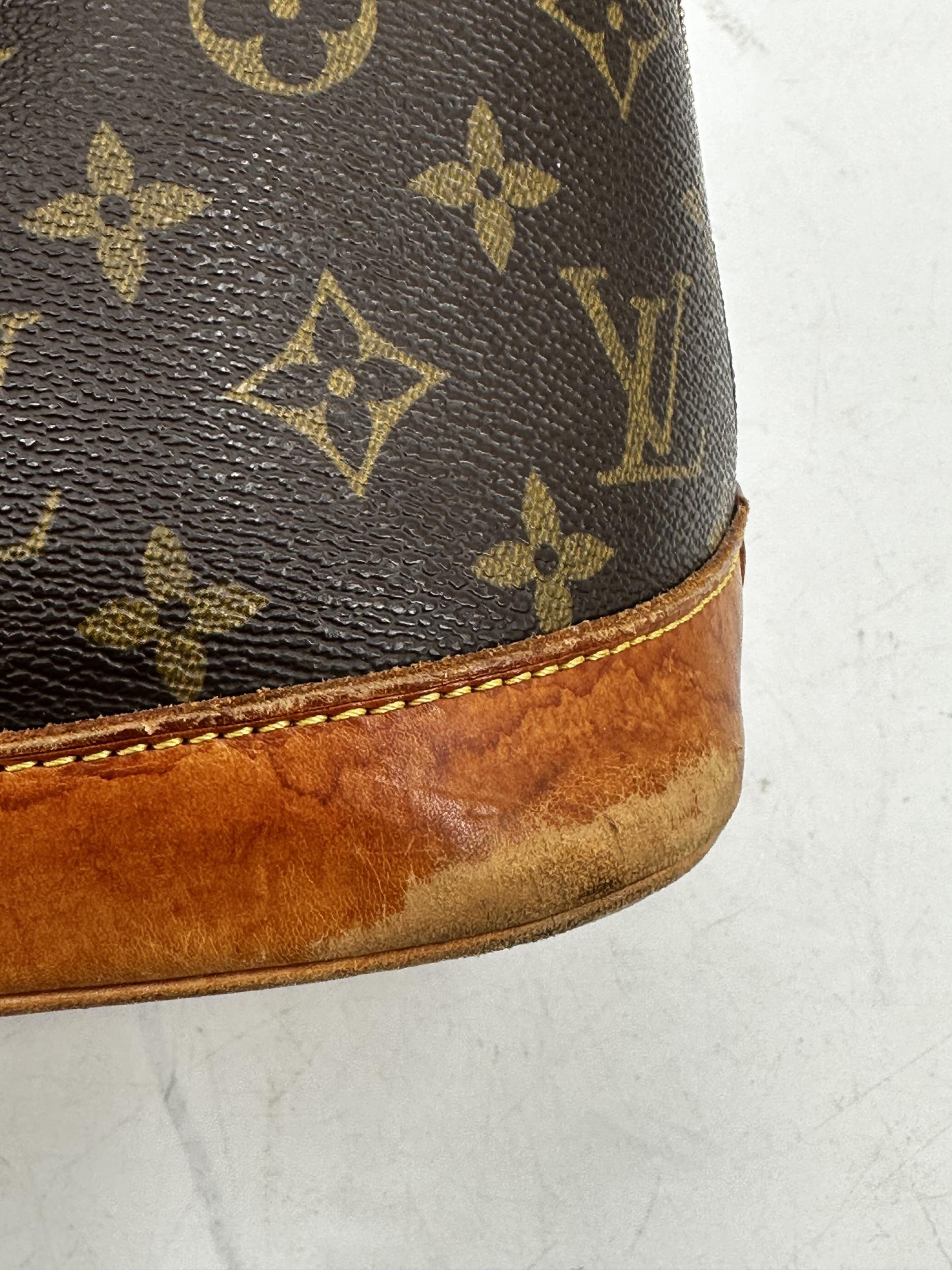 LOUIS VUITTON handbag, condition - used condition, all over wear and staining to leather and wear to - Image 11 of 15
