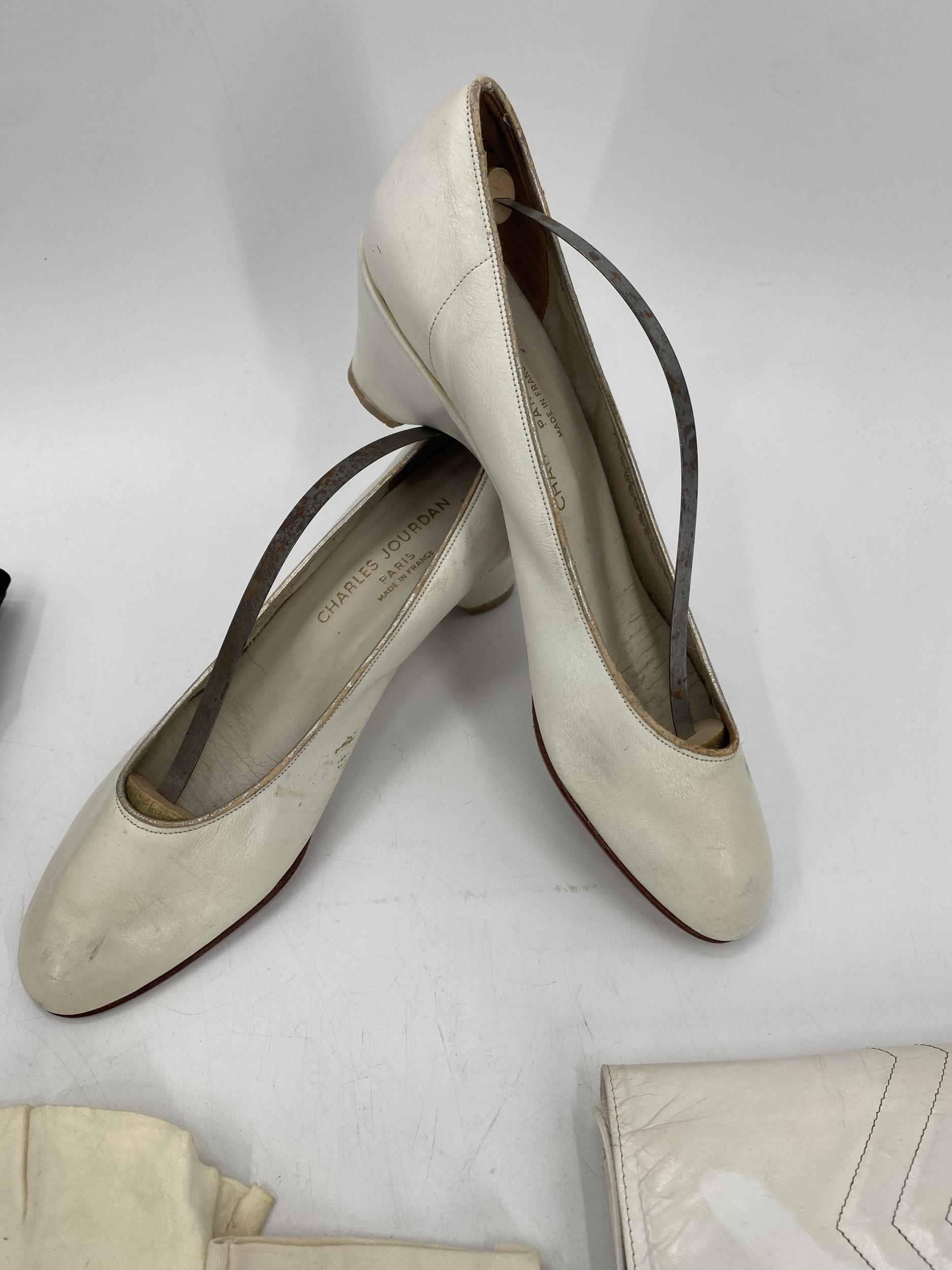 CHARLES JOURDAN, white patent 1980s shoes and matching handbag, condition: used, marks and clasp - Image 7 of 7
