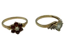 Two 9ct gold gem set rings. Size M/O. 3.4g