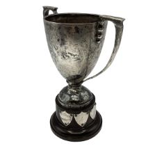 A sterling silver trophy cup on turned base, 177 g, London 1936,