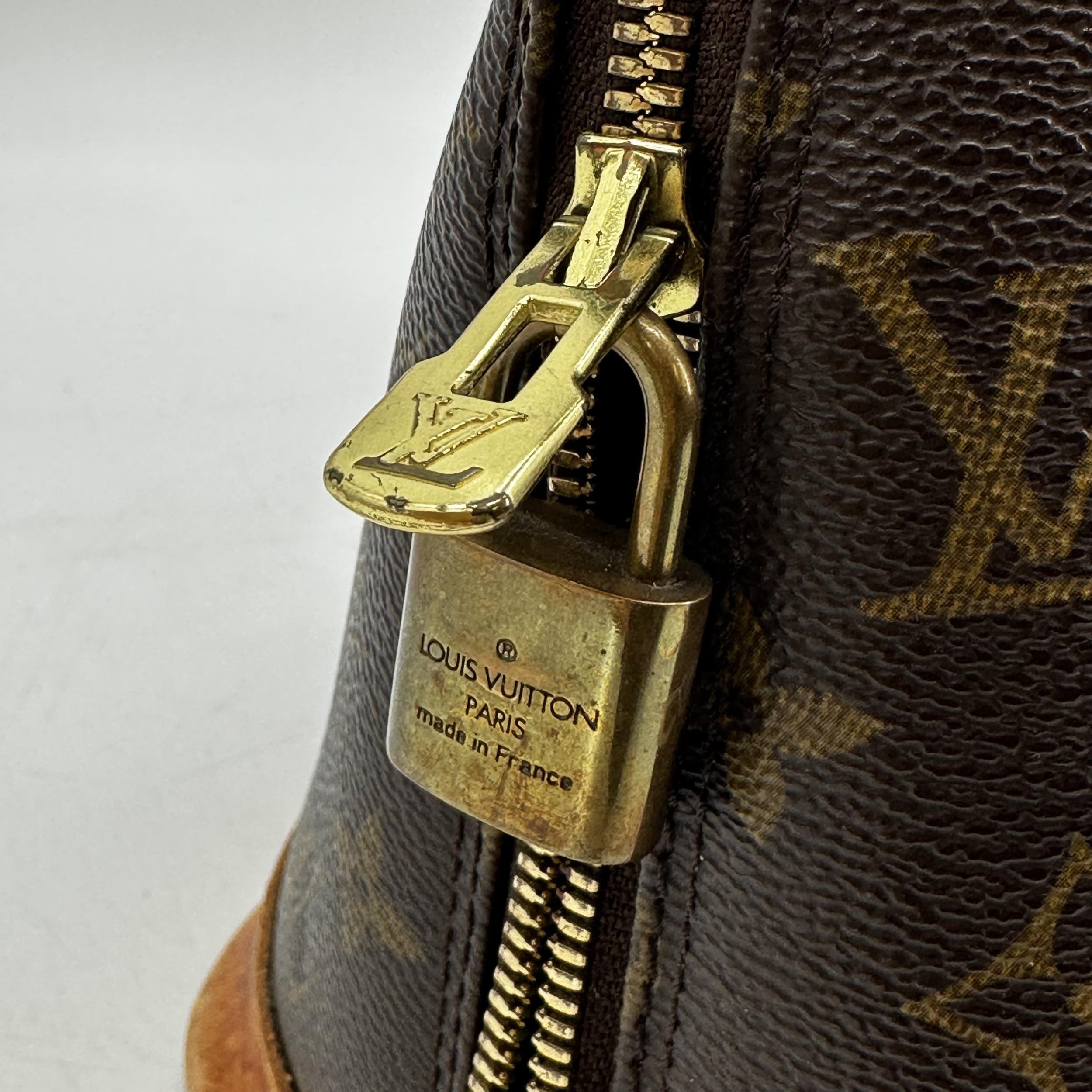 LOUIS VUITTON handbag, condition - used condition, all over wear and staining to leather and wear to - Image 4 of 15