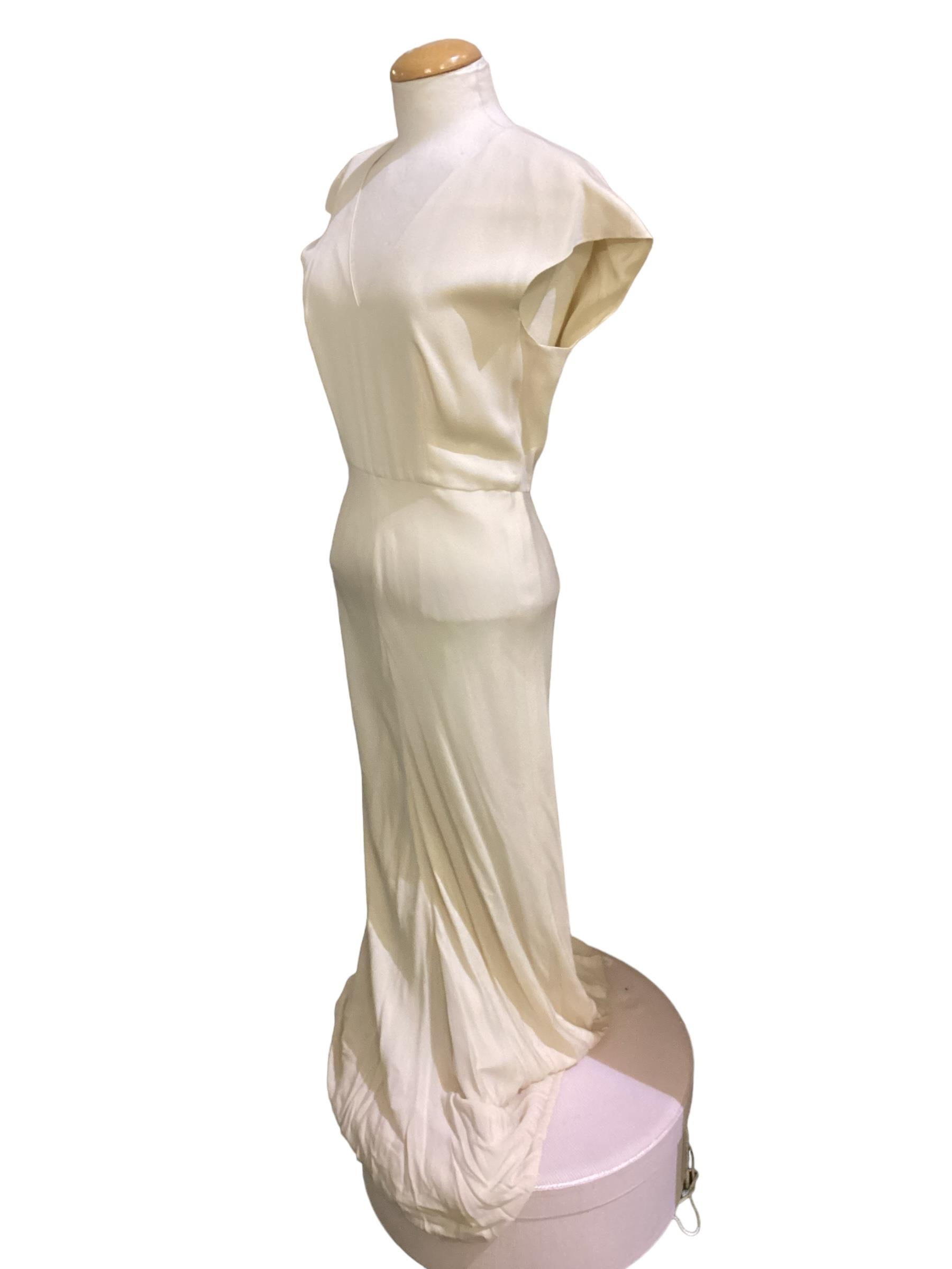 Bruce Oldfield, silk cream suit, couture, cream silk full length dress, condition a mark see - Image 10 of 23