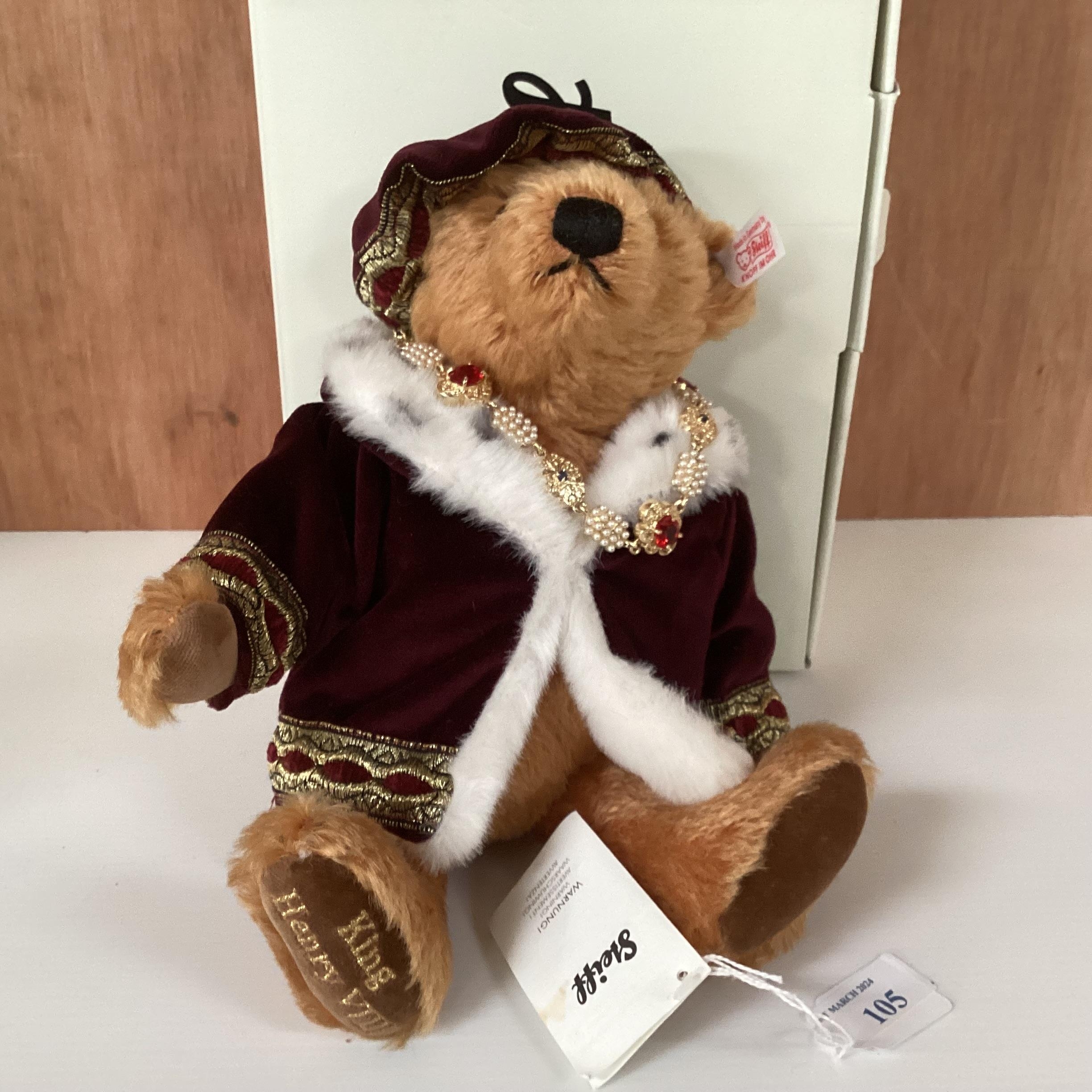 Four Steiff Bears with a Royal theme, all boxed, all limited, all certificates, in condition as new, - Image 14 of 20