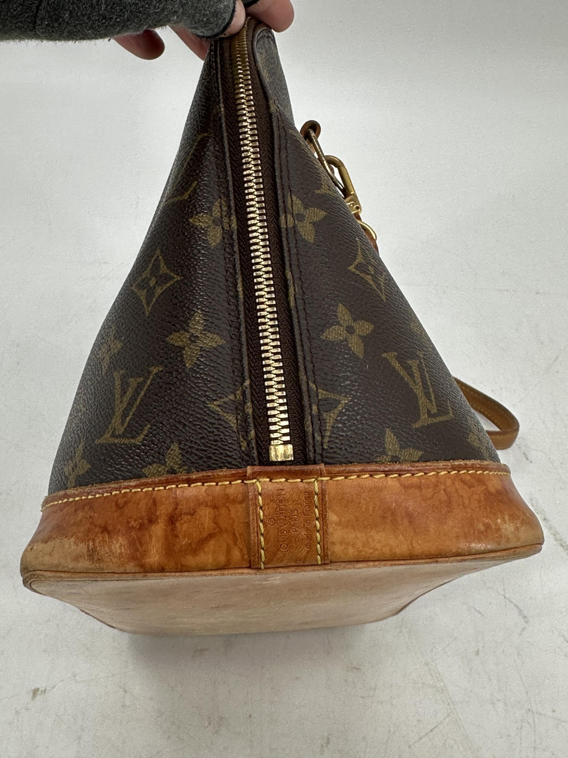 LOUIS VUITTON handbag, condition - used condition, all over wear and staining to leather and wear to - Image 12 of 15