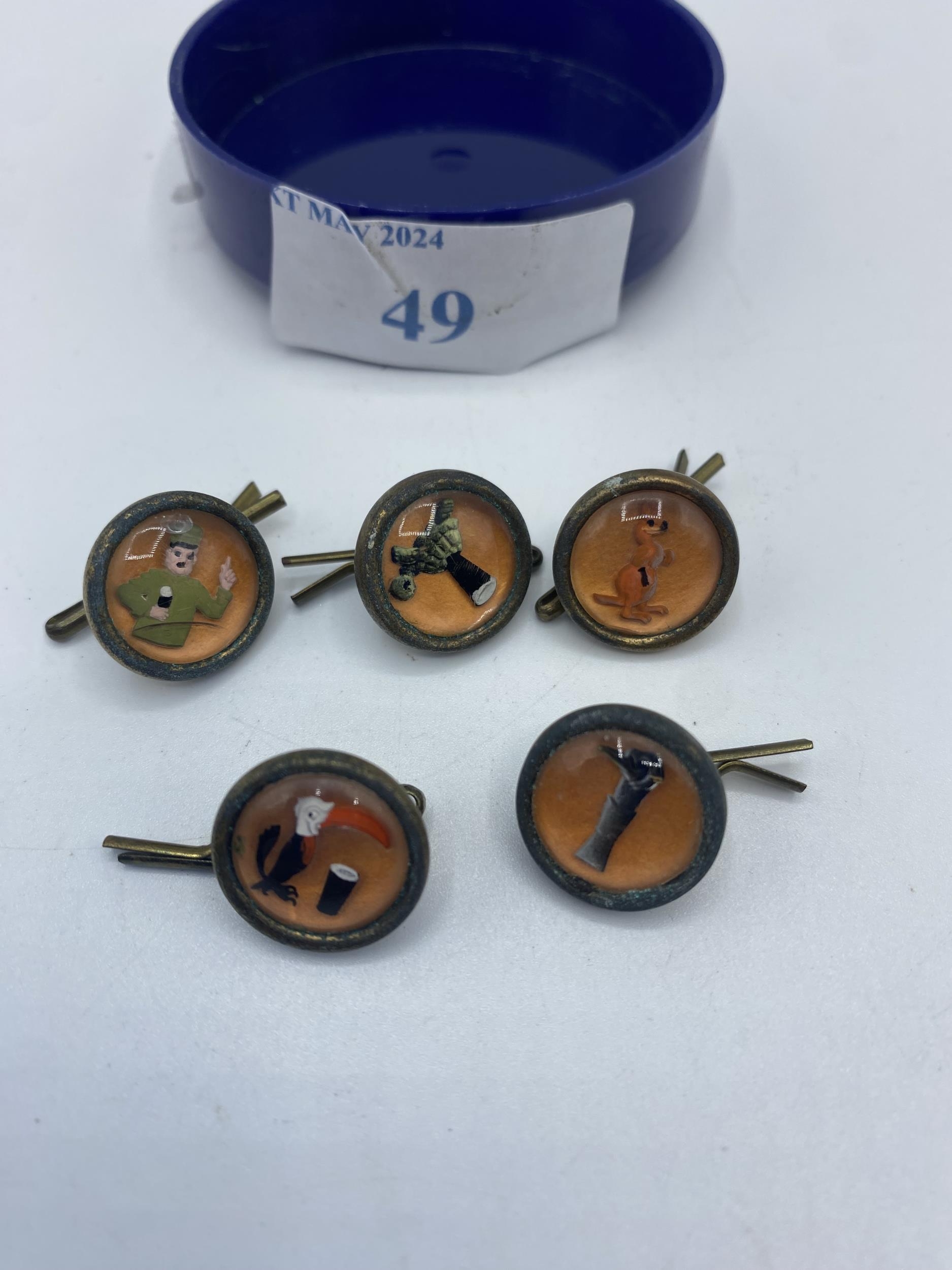 A set of five collectable Guinness reverse glass painted buttons. - Image 4 of 4