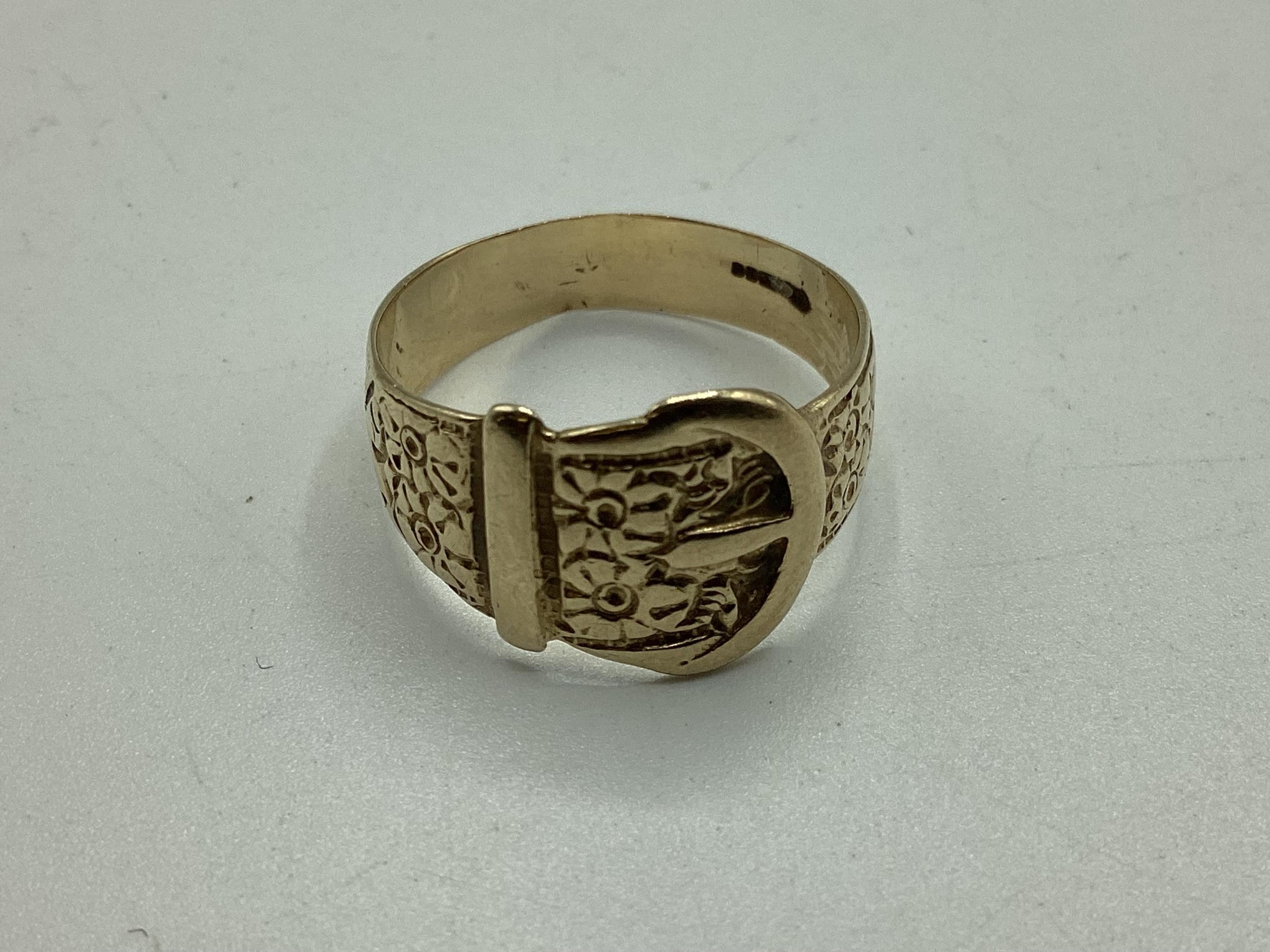 A 9ct gold buckle ring, size S, 3.30 g - Image 2 of 5