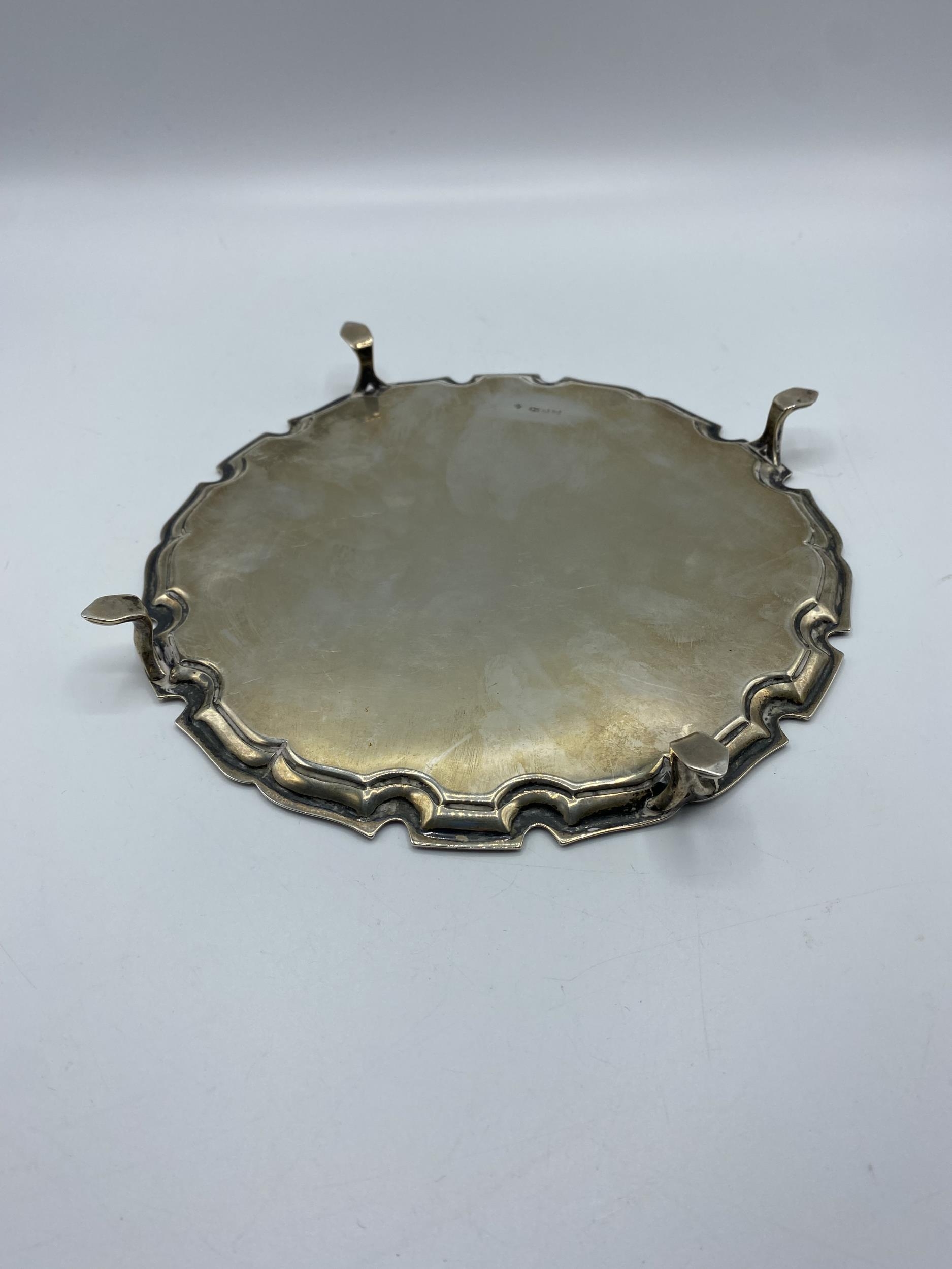 A sterling silver circular card tray with cast border on three feet. 21cm(d) by Edward Barnard & - Image 2 of 4