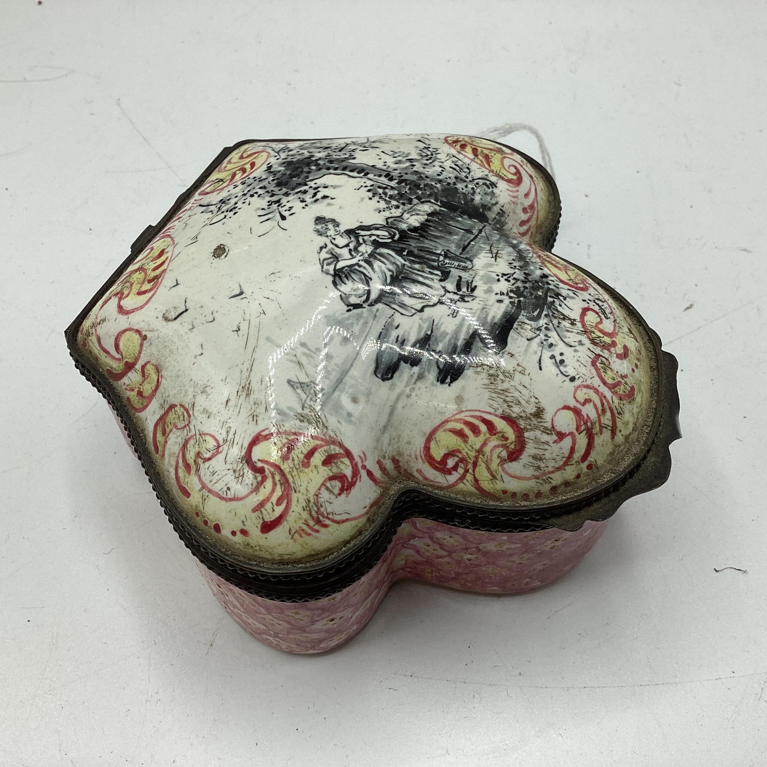 A Bilston enamel box, with pink decoration to base, some surface wear, approx 9cm L - Image 2 of 4