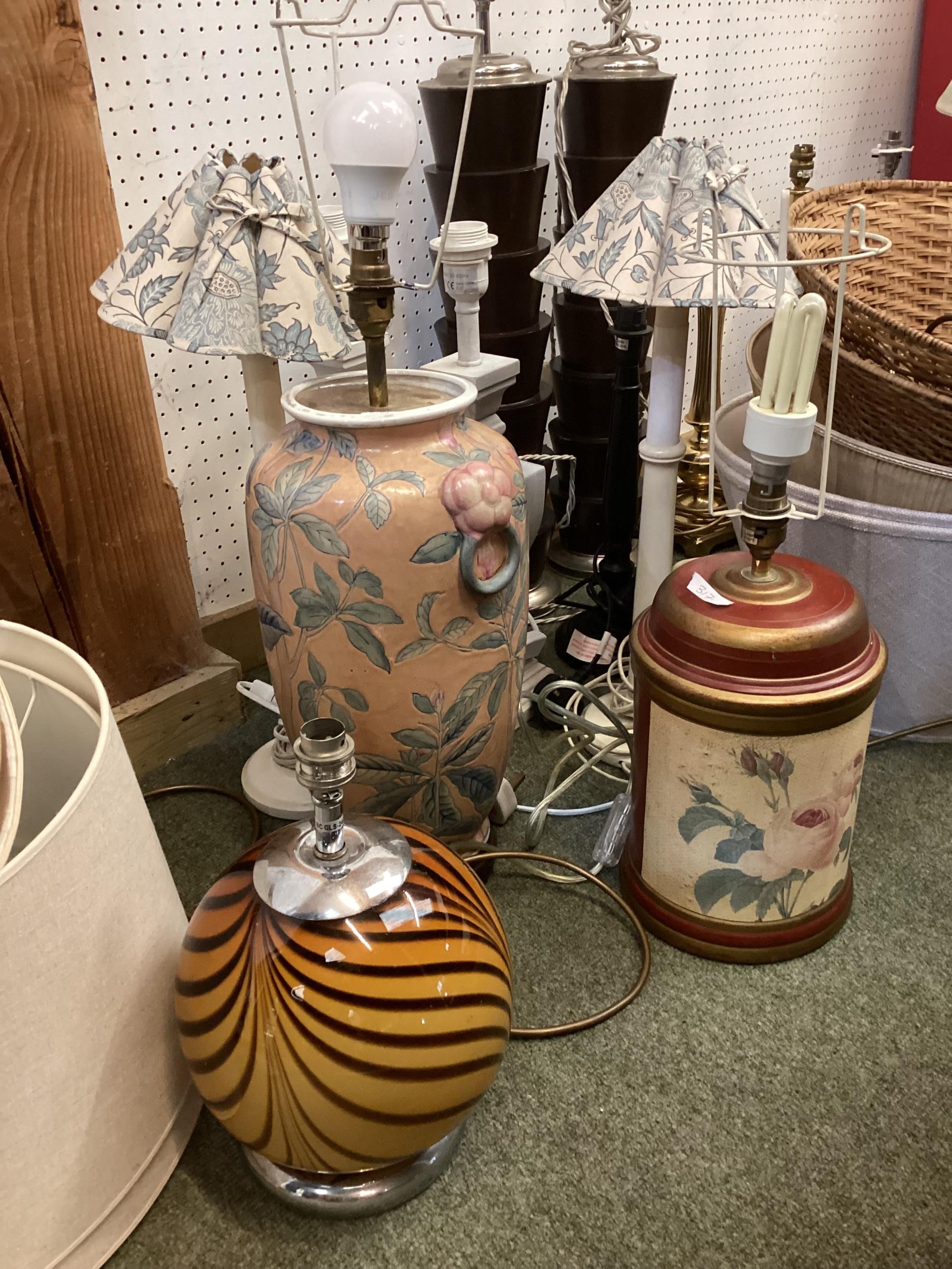 A quantity of lamps and lighting and lampshades all as found - Image 5 of 5