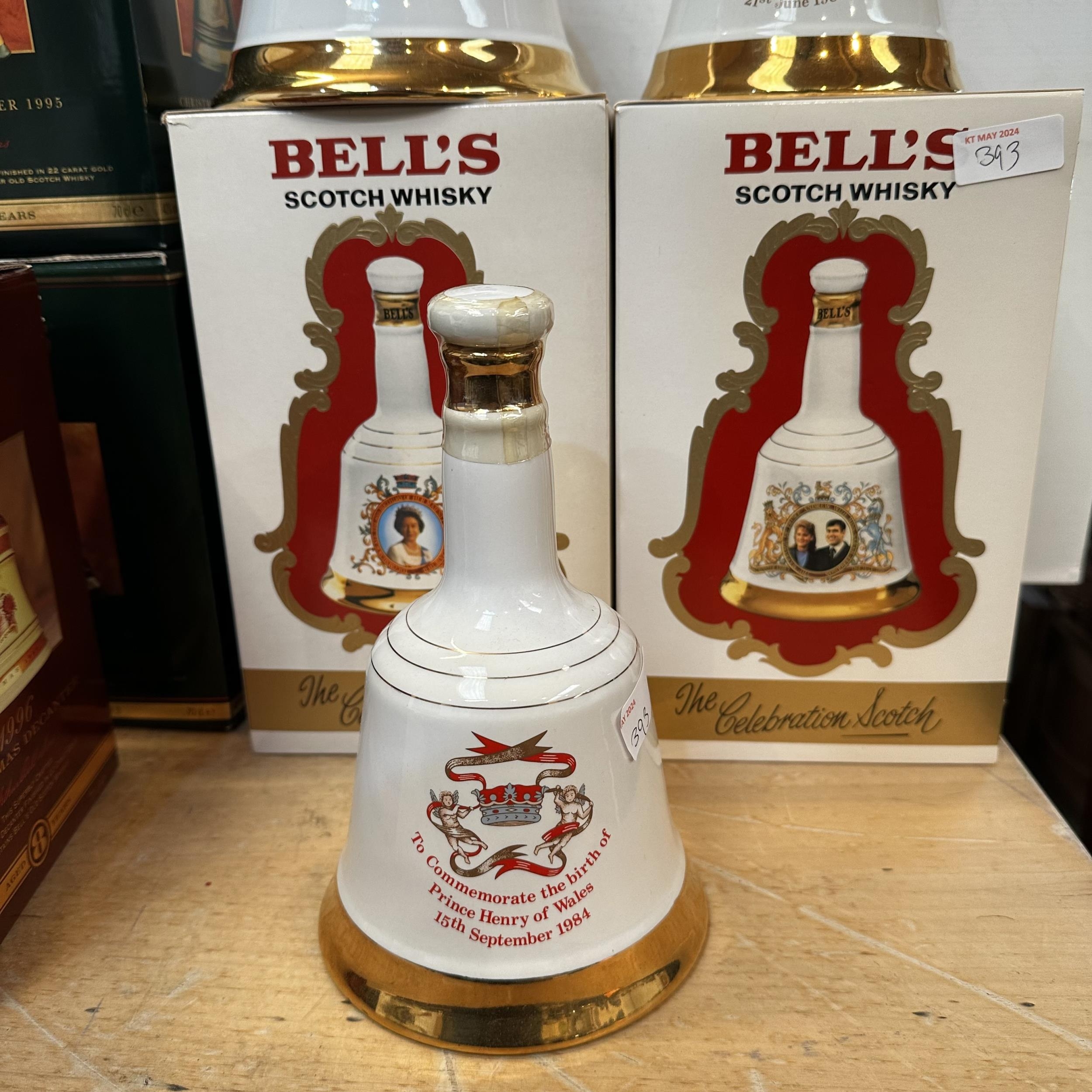 A collection of Bells Whiskey. To include four bottles of Extra Special and Royal commemorative - Image 4 of 7