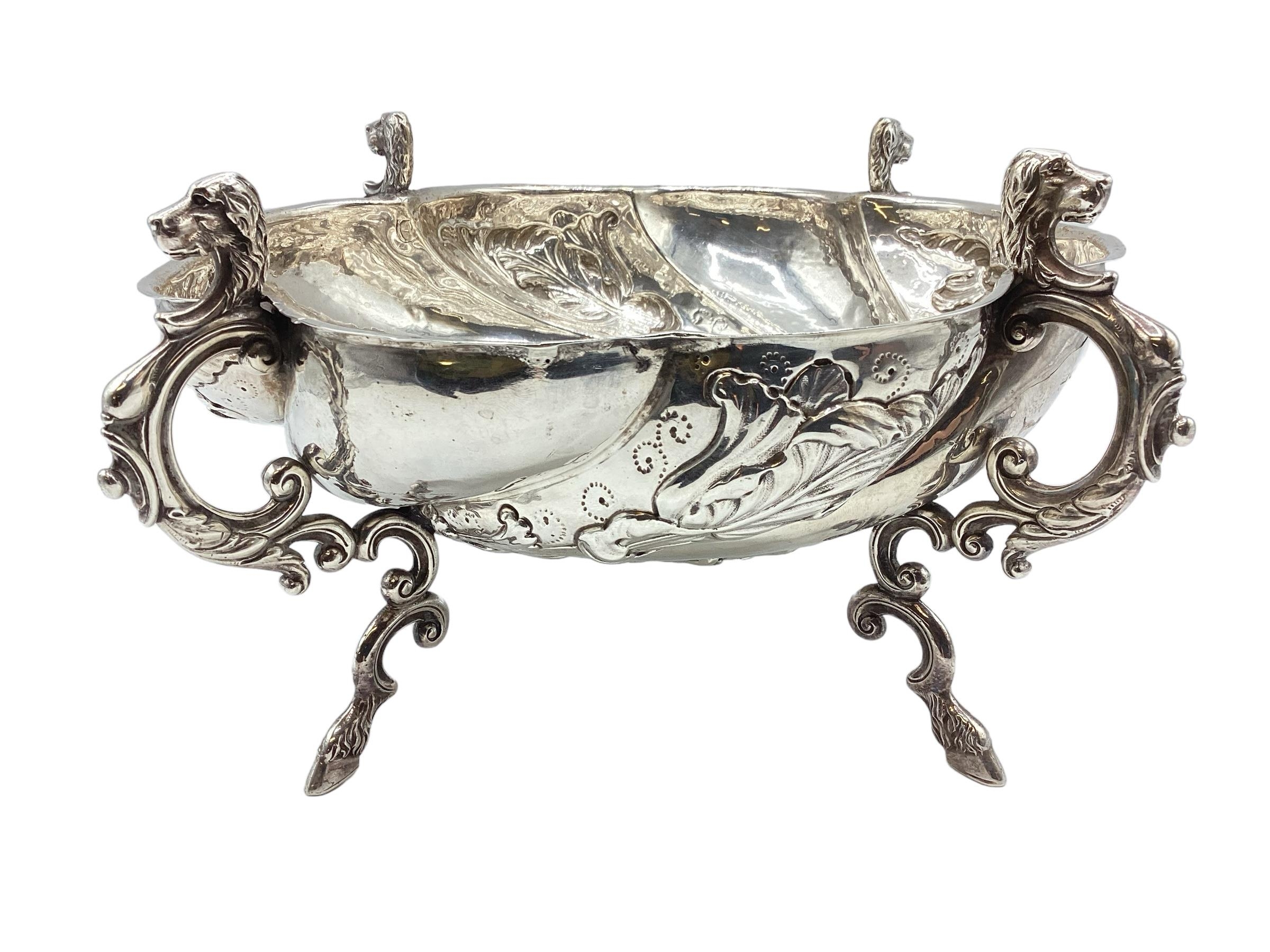 A Georgian sterling silver bowl with cast supports and dog head finials and repousse swirling - Image 6 of 7