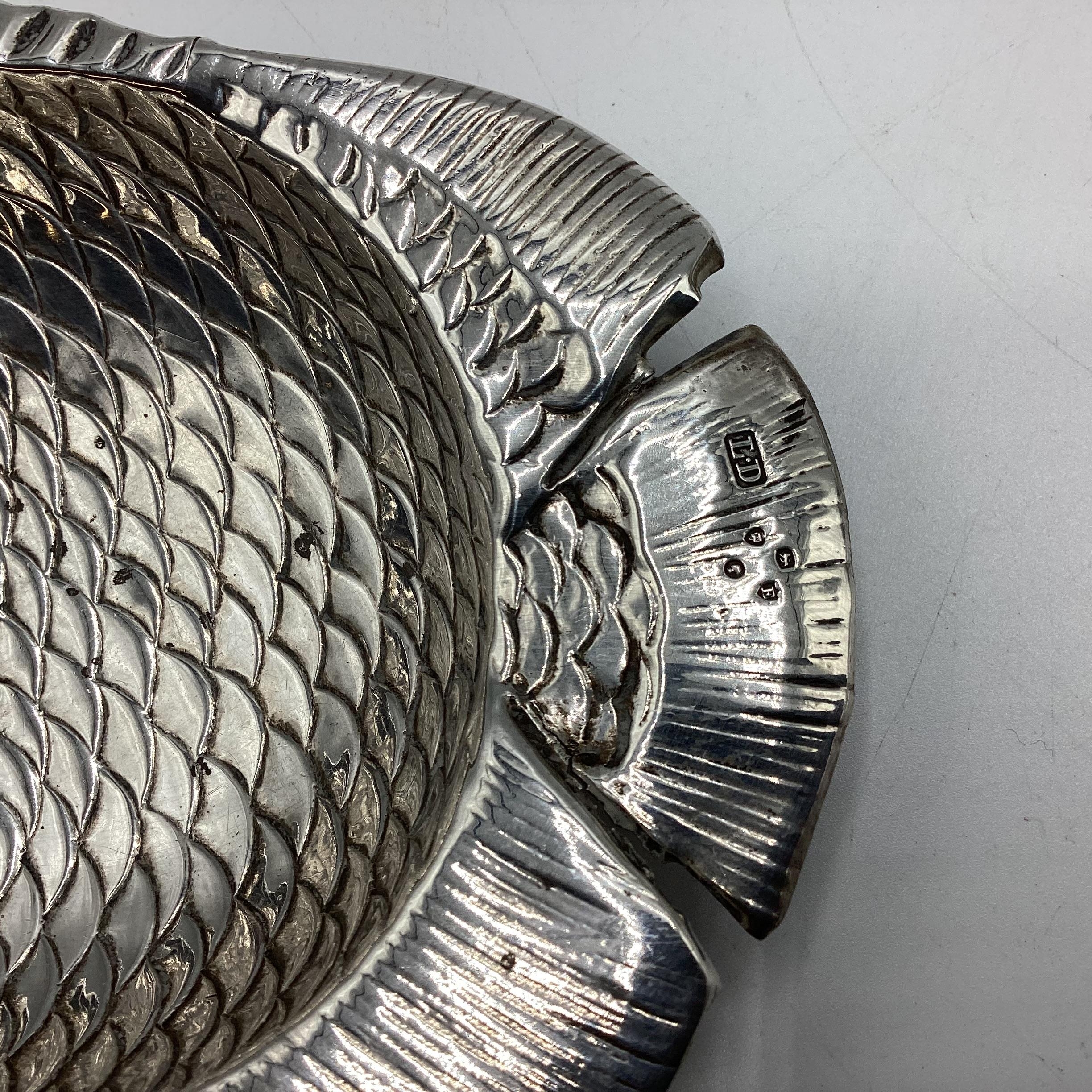 A sterling silver dish in the form of a fish by Louis Dee, London 1880 together with an oval - Image 3 of 6