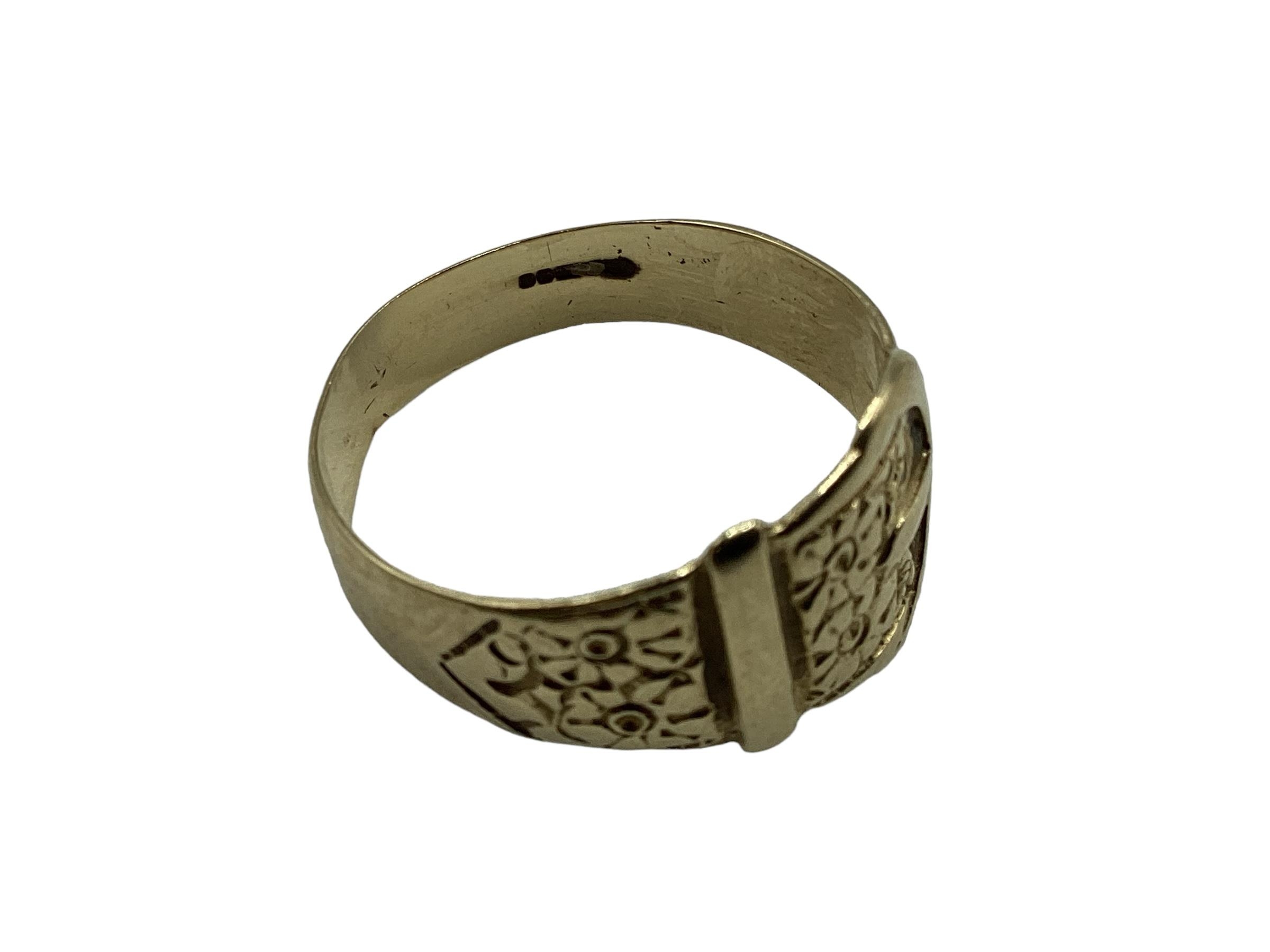 A 9ct gold buckle ring, size S, 3.30 g - Image 5 of 5