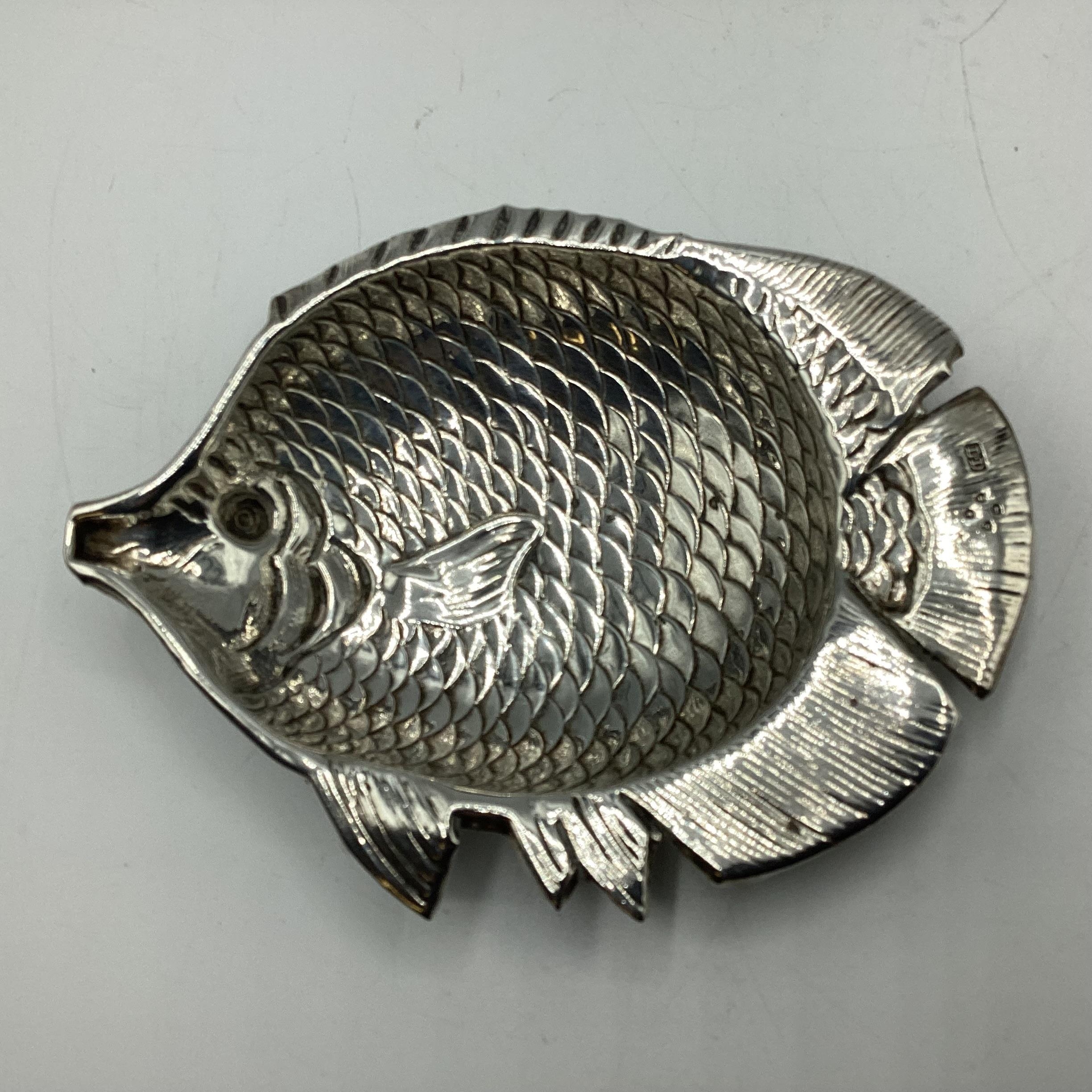 A sterling silver dish in the form of a fish by Louis Dee, London 1880 together with an oval - Image 2 of 6