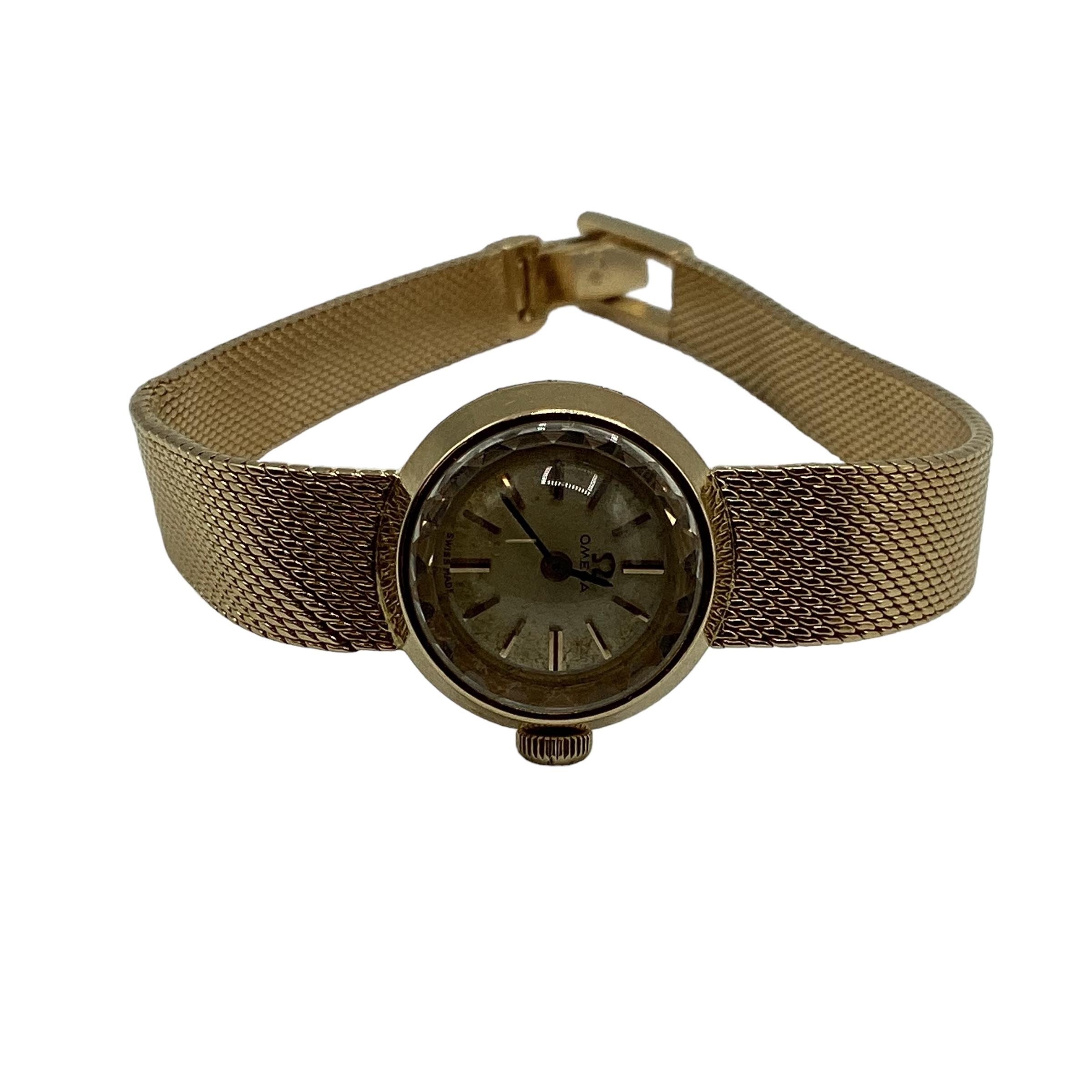 An 18ct gold cased Omega Ladies wrist watch on integral gold bracelet strap, with continental - Image 4 of 4