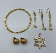 A collection of unmarked yellow metal jewellery to include chandelier earrings and pendant, bangle