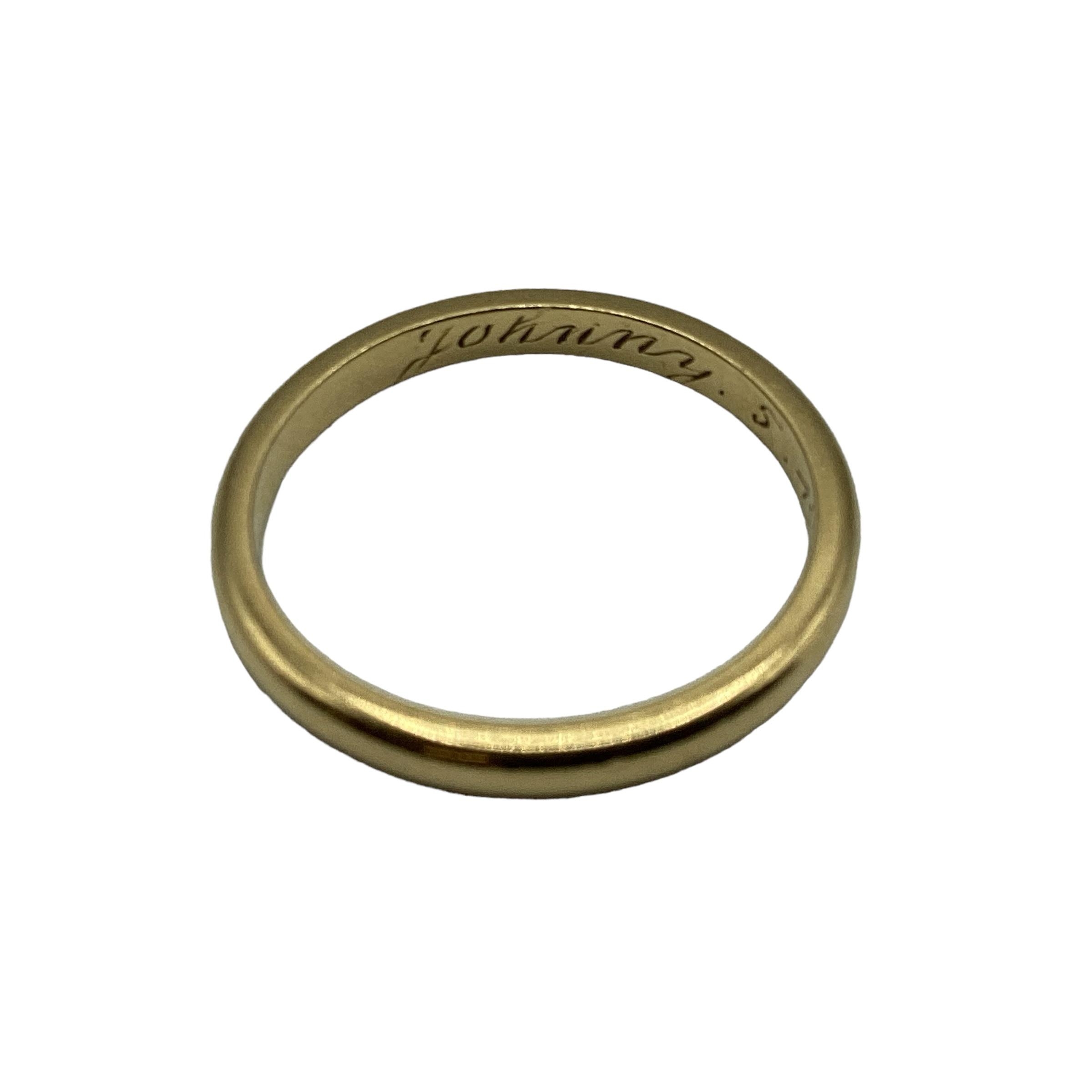 An unmarked yellow metal wedding band. Size K. 2,4g - Image 2 of 2