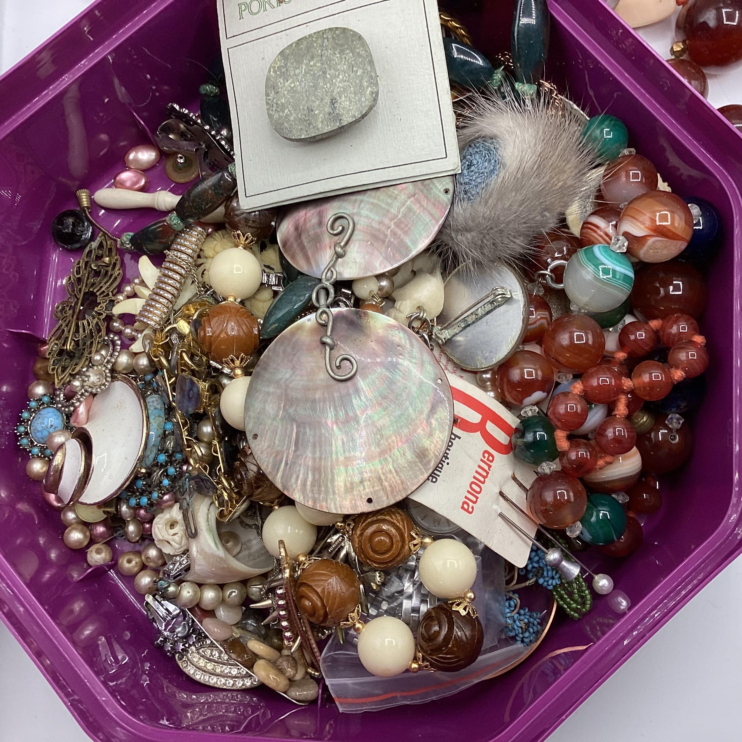 A large collection of hardstone and bead jewellery together with items of costume jewellery. - Image 3 of 3