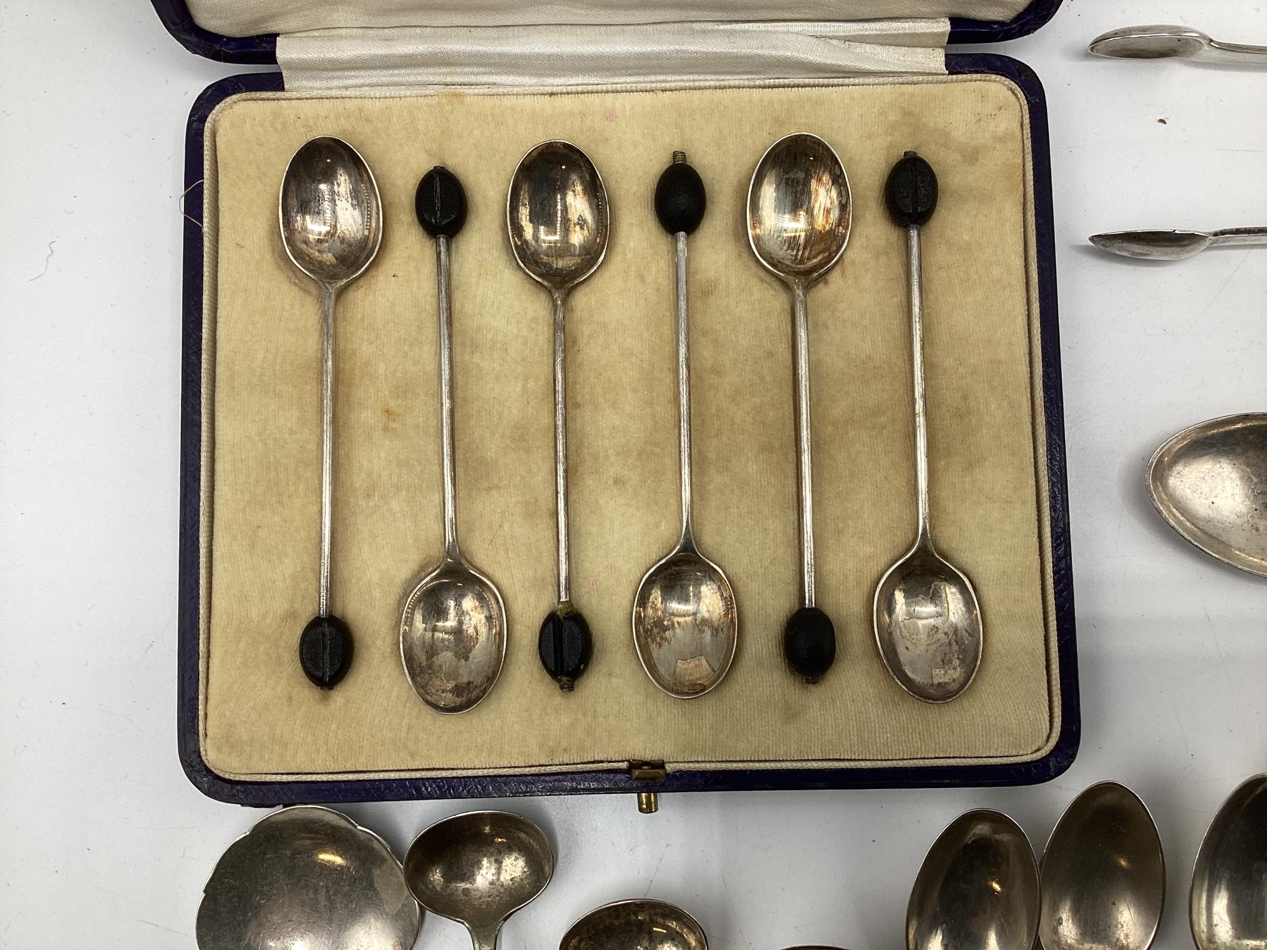 A collection of sterling silver and white metal items to include a boxed set of coffee spoons. - Image 3 of 8