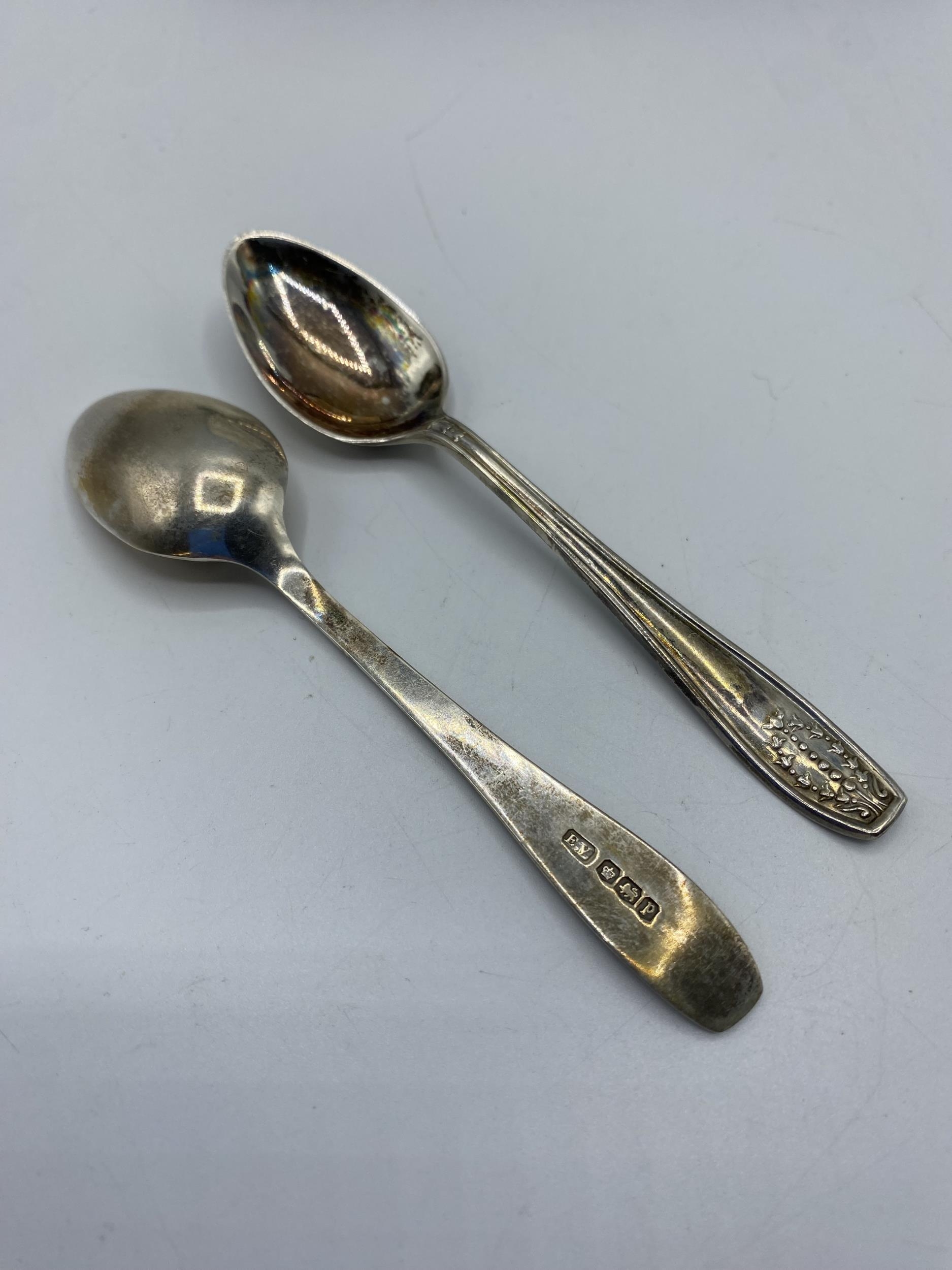 A boxed set of 6 sterling silver tea spoons by Edward Viner, Sheffield 1957 80g - Image 2 of 3