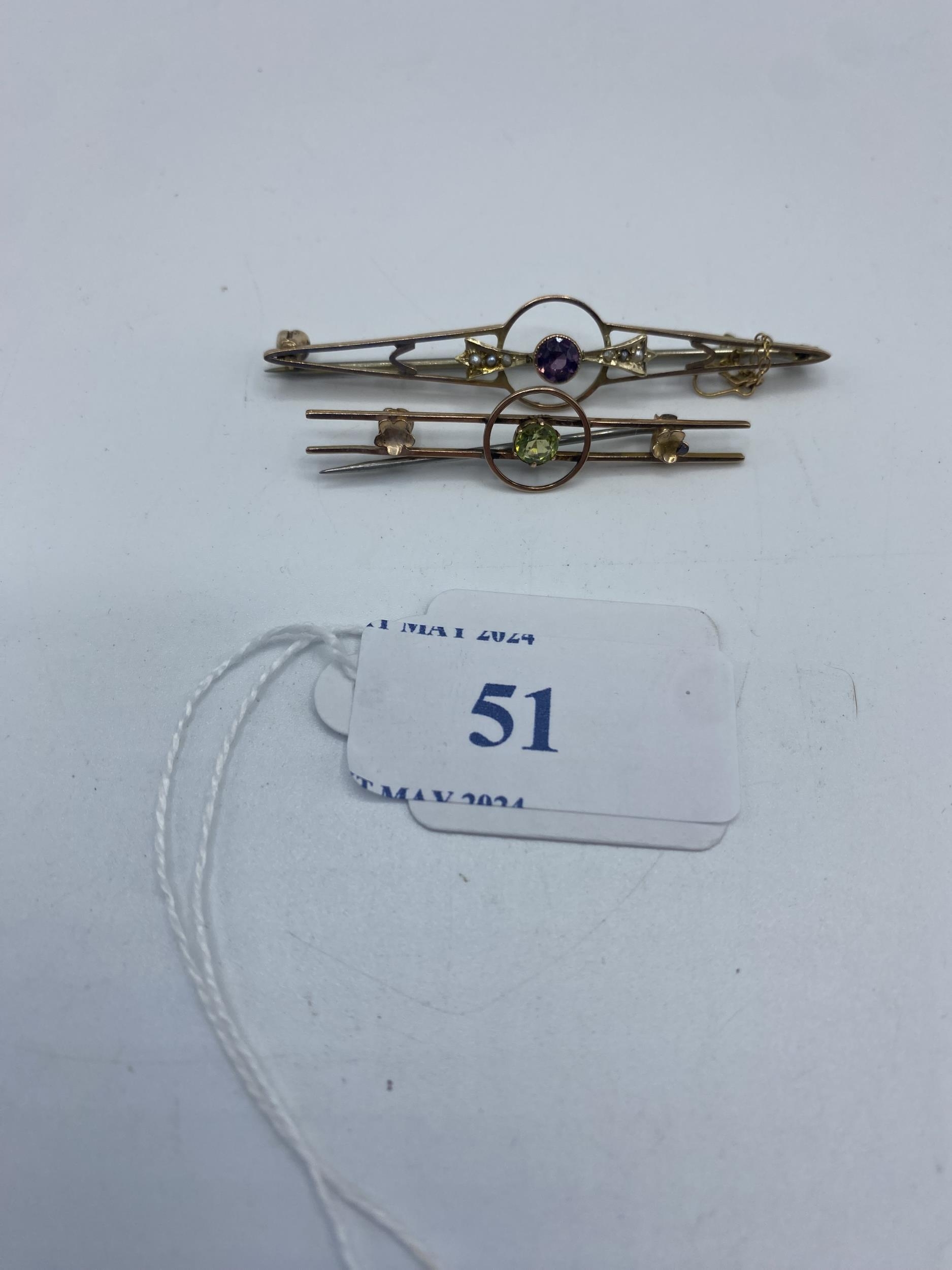 Two 9ct gold bar brooches each set with Peridot and amethyst, 4.8g. - Image 4 of 4