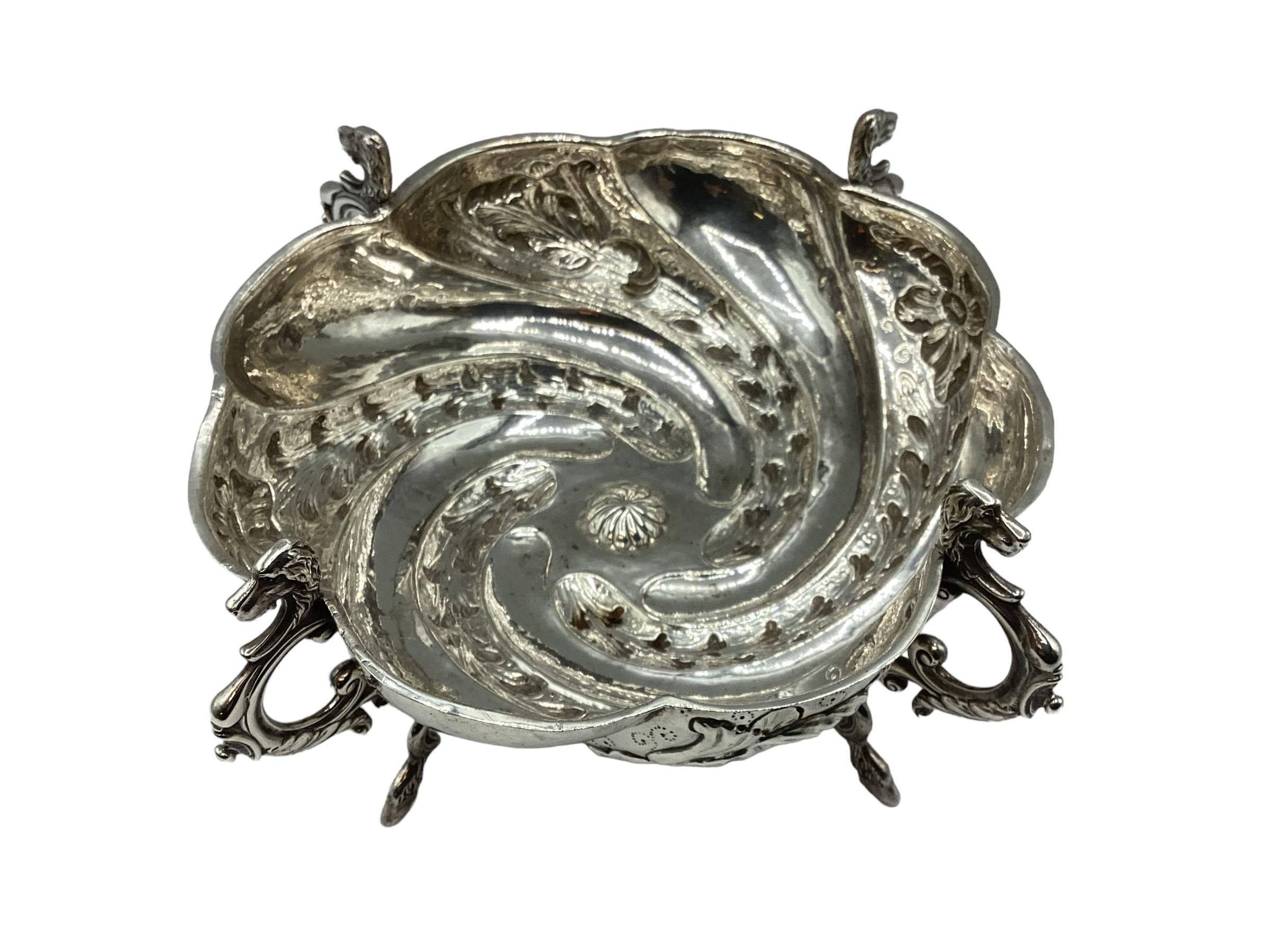 A Georgian sterling silver bowl with cast supports and dog head finials and repousse swirling - Image 7 of 7