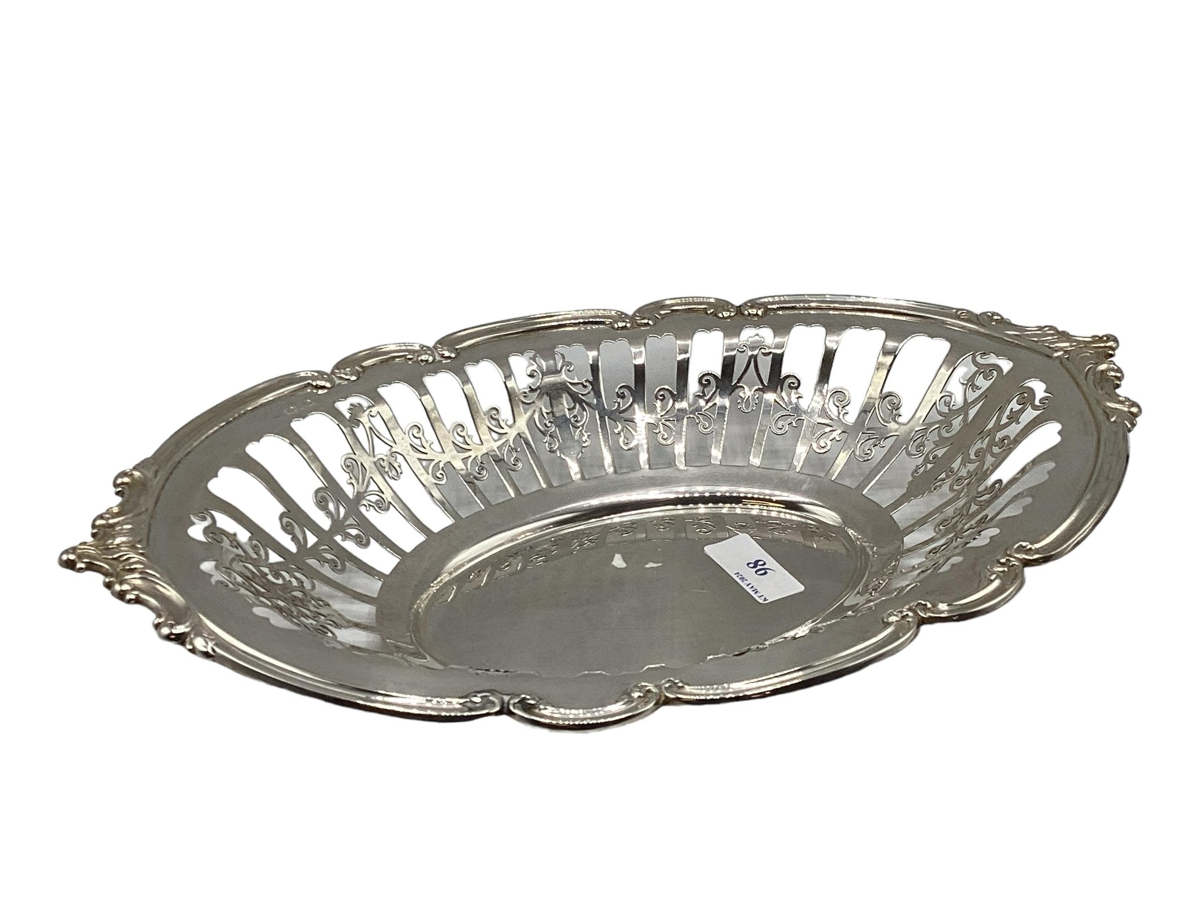 A sterling silver pierced bread basket. James Deakin and Son Chester 1911, 433 G