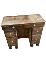 A small oak 5 drawer knee hole desk 76cm W x 36cm D x 69cmH,