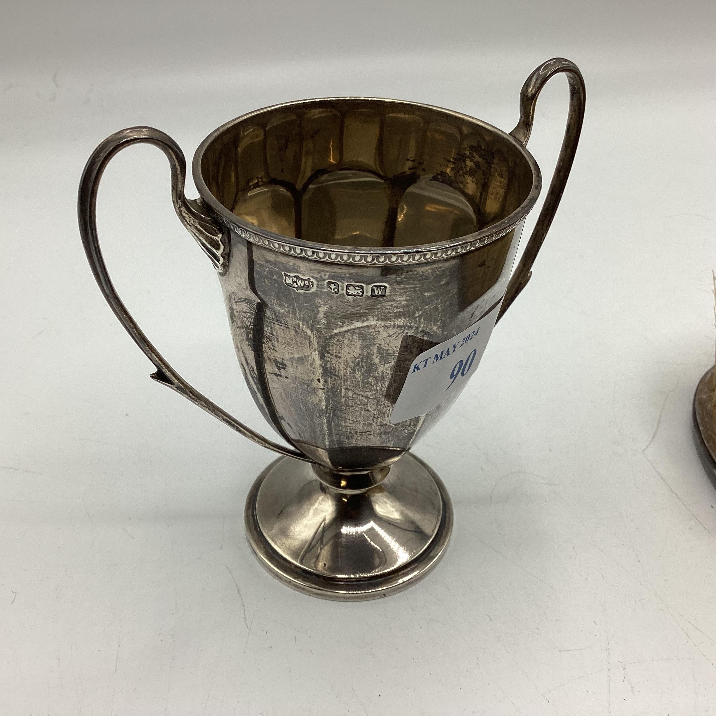 A Small sterling silver trophy cup by Mappin and Webb, together with a sterling silver hip shaped - Image 5 of 6