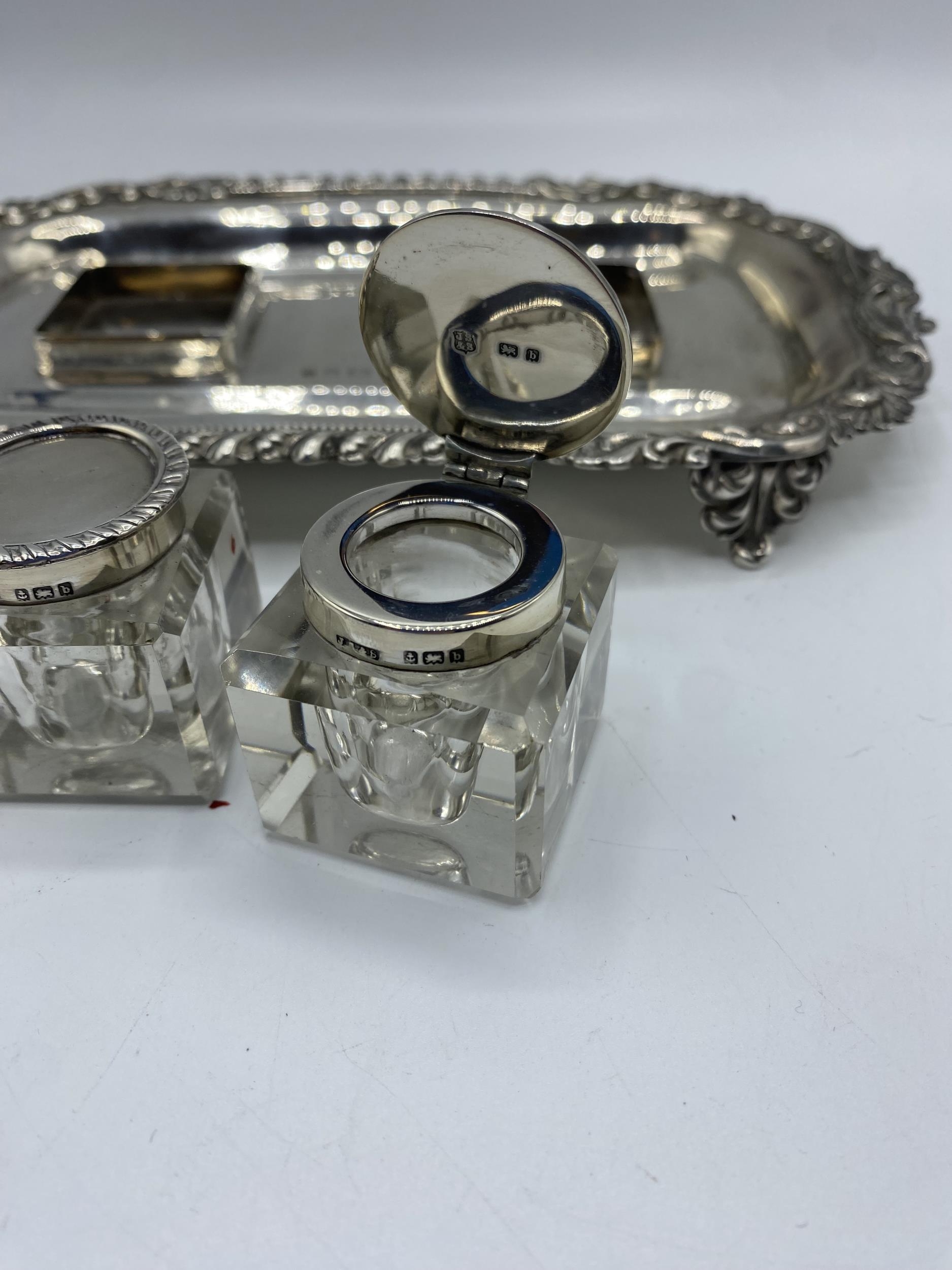 A sterling silver pen tray and ink well with cast border on acanthus leaf supports. With original - Image 5 of 7