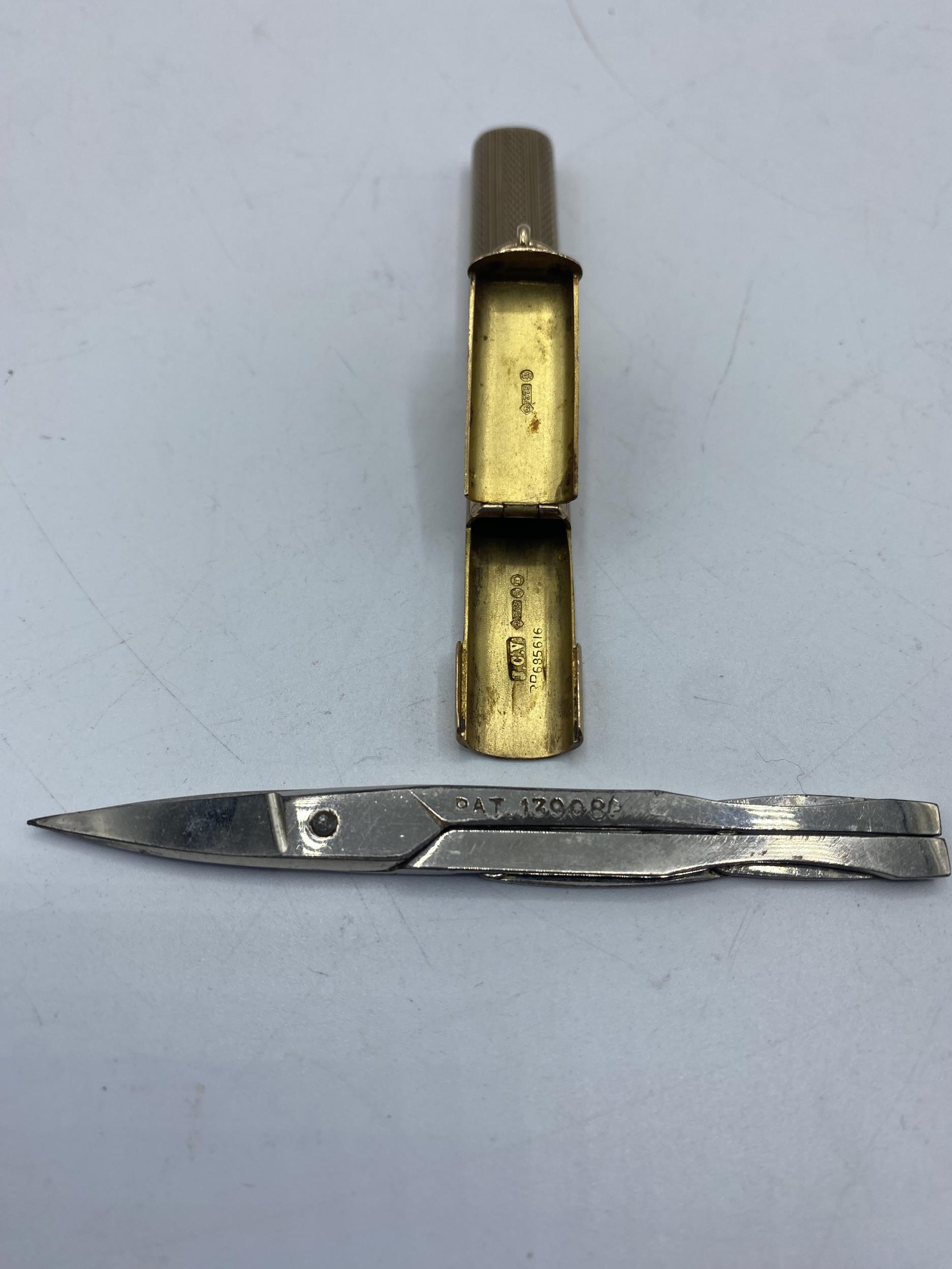 A 9ct gold engine turned etui containing collapsible stainless steel scissors. Case weight. 14.70g. - Image 3 of 6