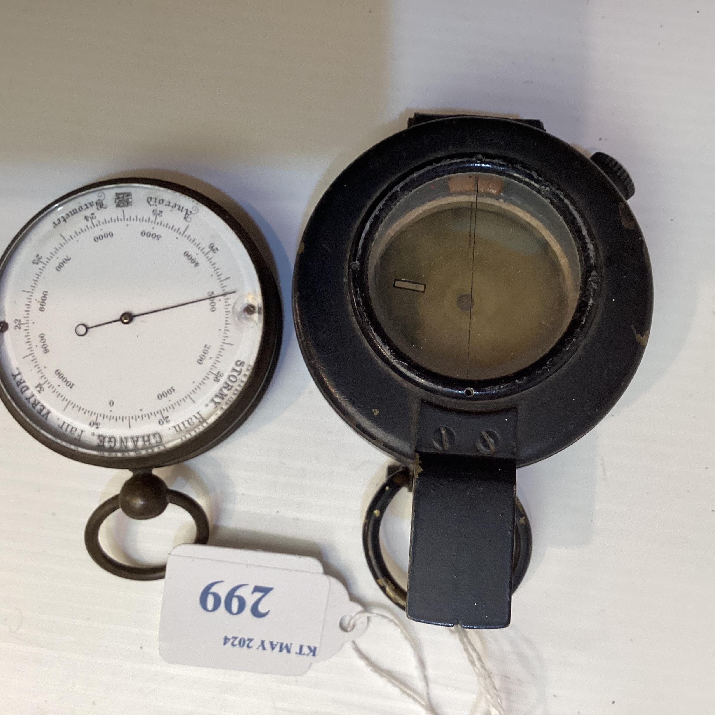 A miniature barometer and compass - Image 2 of 5