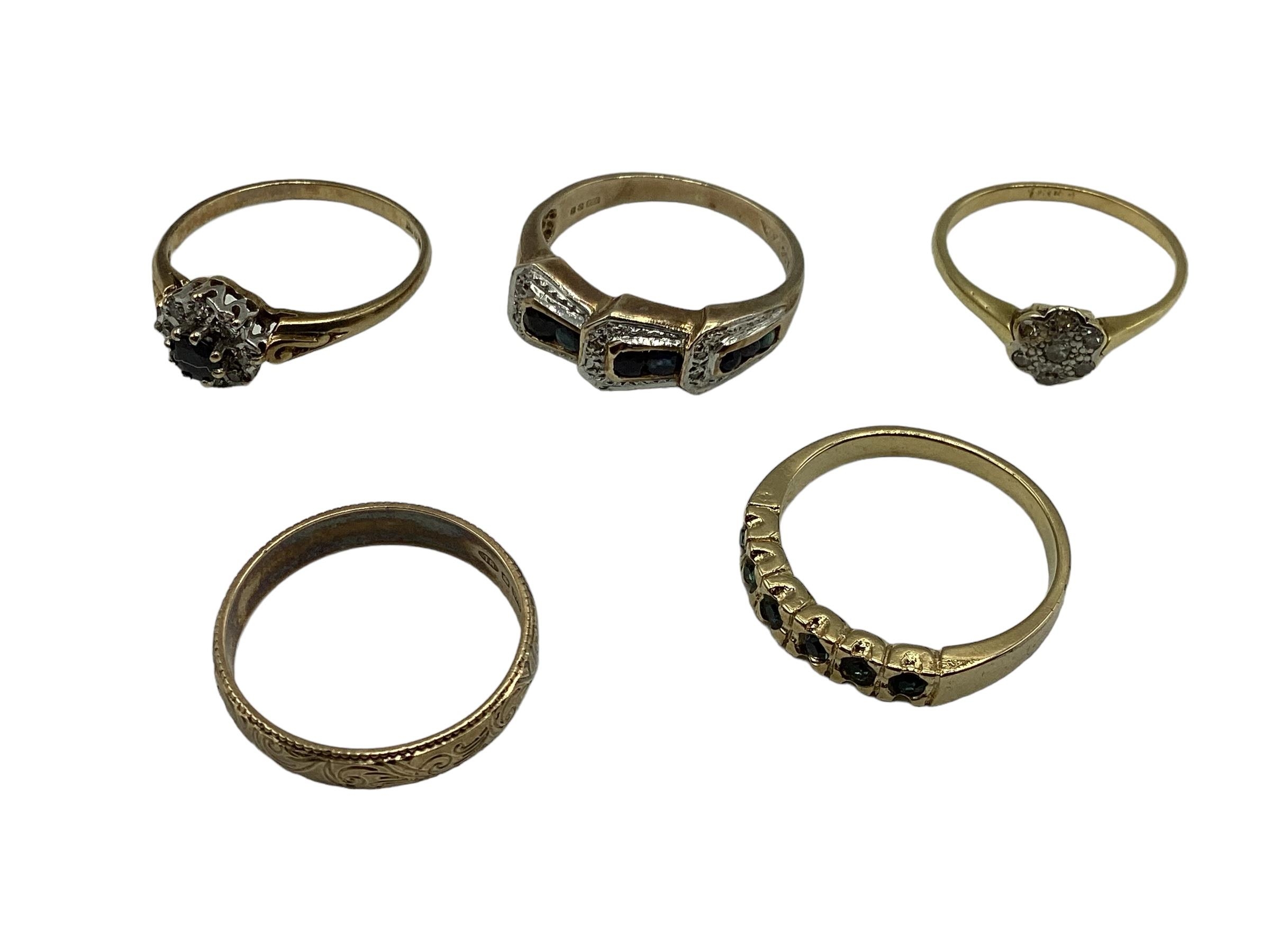 A collection of 9ct / 18ct gold and unmarked yellow metal rings to include a diamond set flower