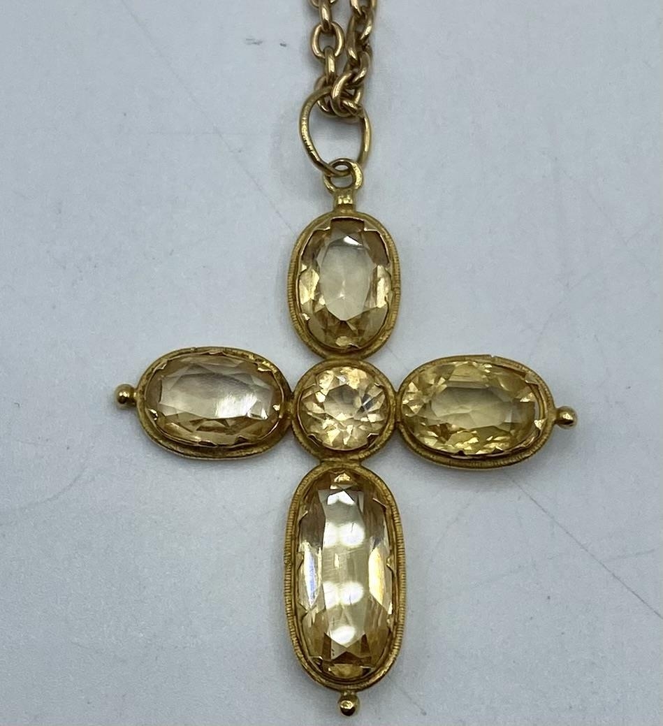 An unmarked yellow metal citrine set pendant on an unmarked yellow metal curb link chain necklace, - Image 2 of 3