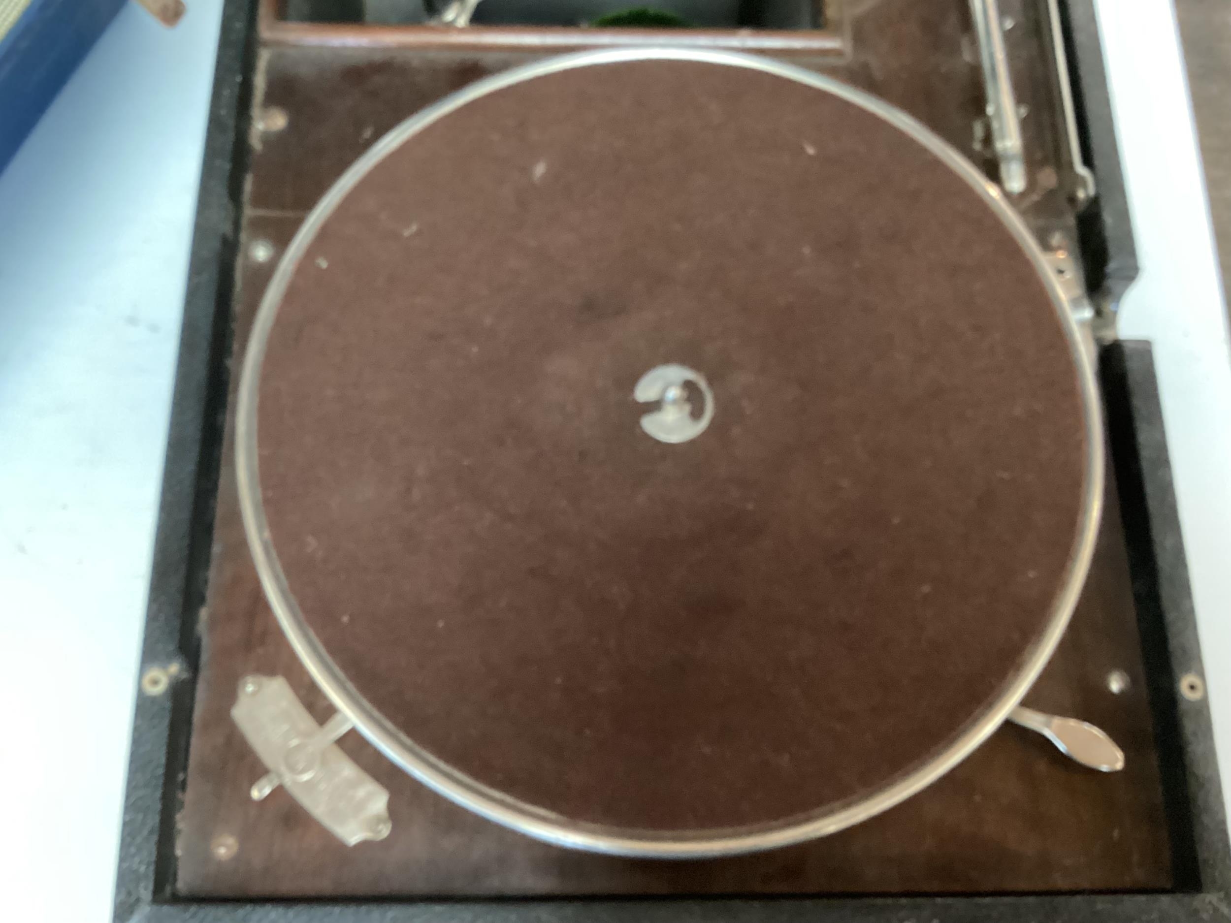 His Masters voice Gramophone and records, as found - Image 3 of 4