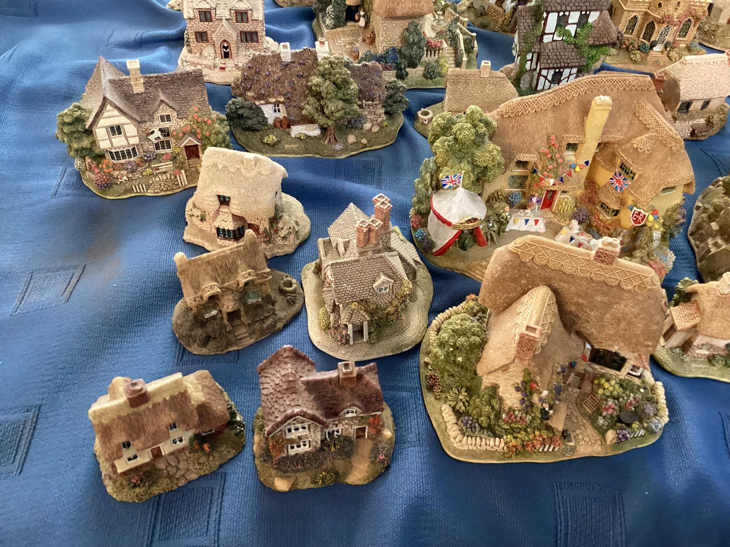 A quantity of Lilliput Lane, see all images - Image 2 of 13