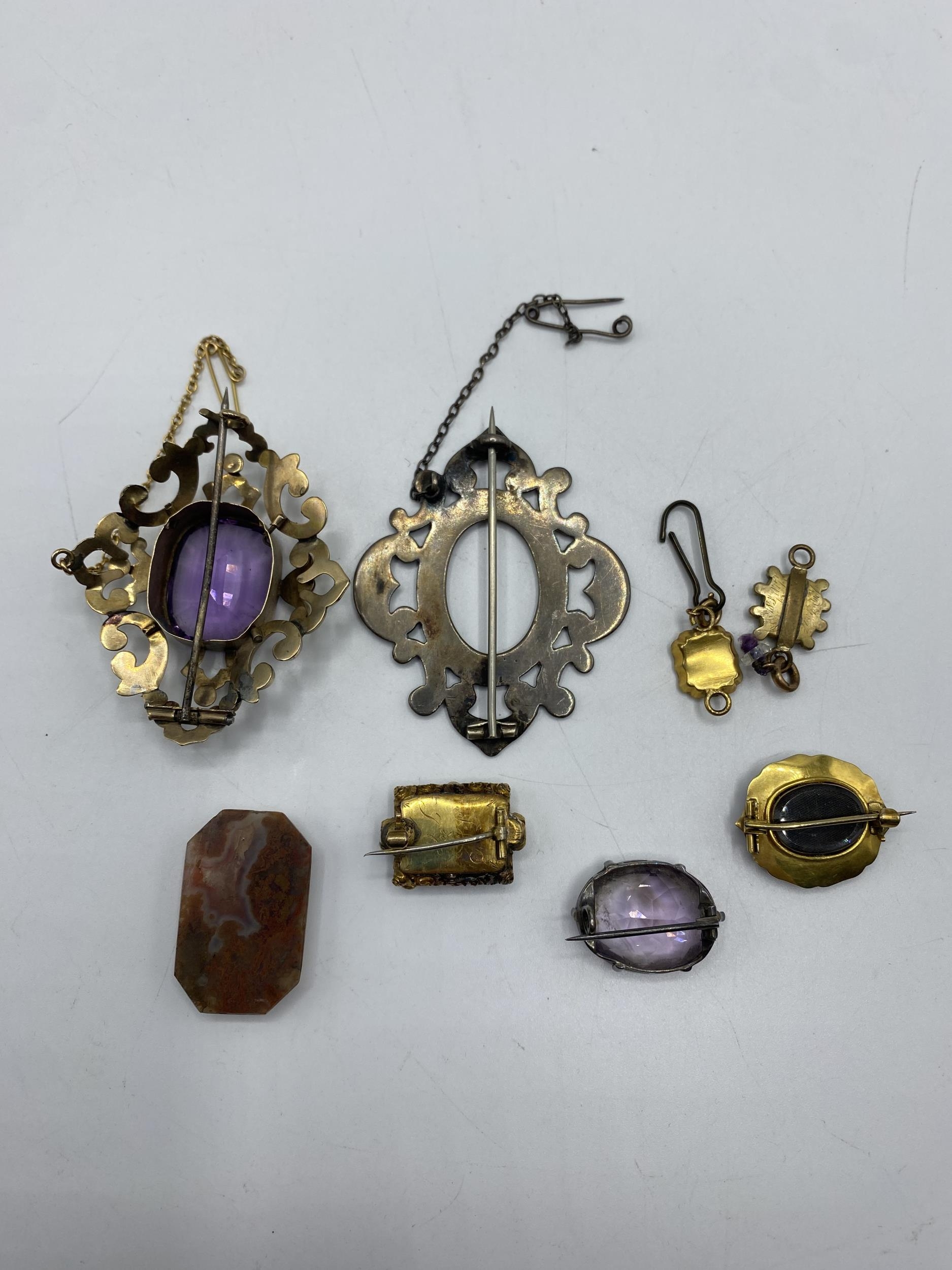 A collection of 19th Century yellow and white metal jewellery to include a blue enamel and seed - Image 2 of 3